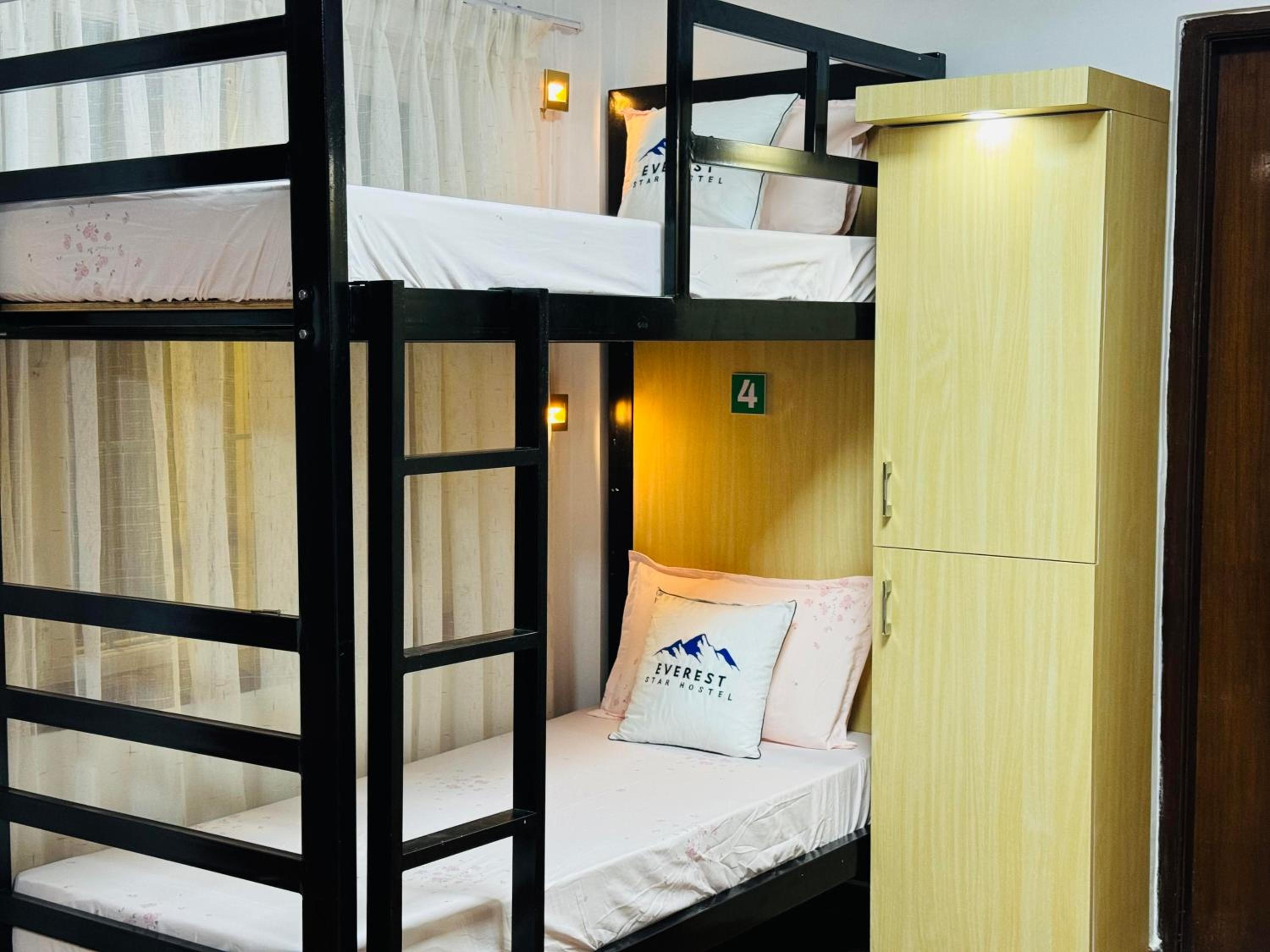 6-Bed Female Dormitory Room photo 1