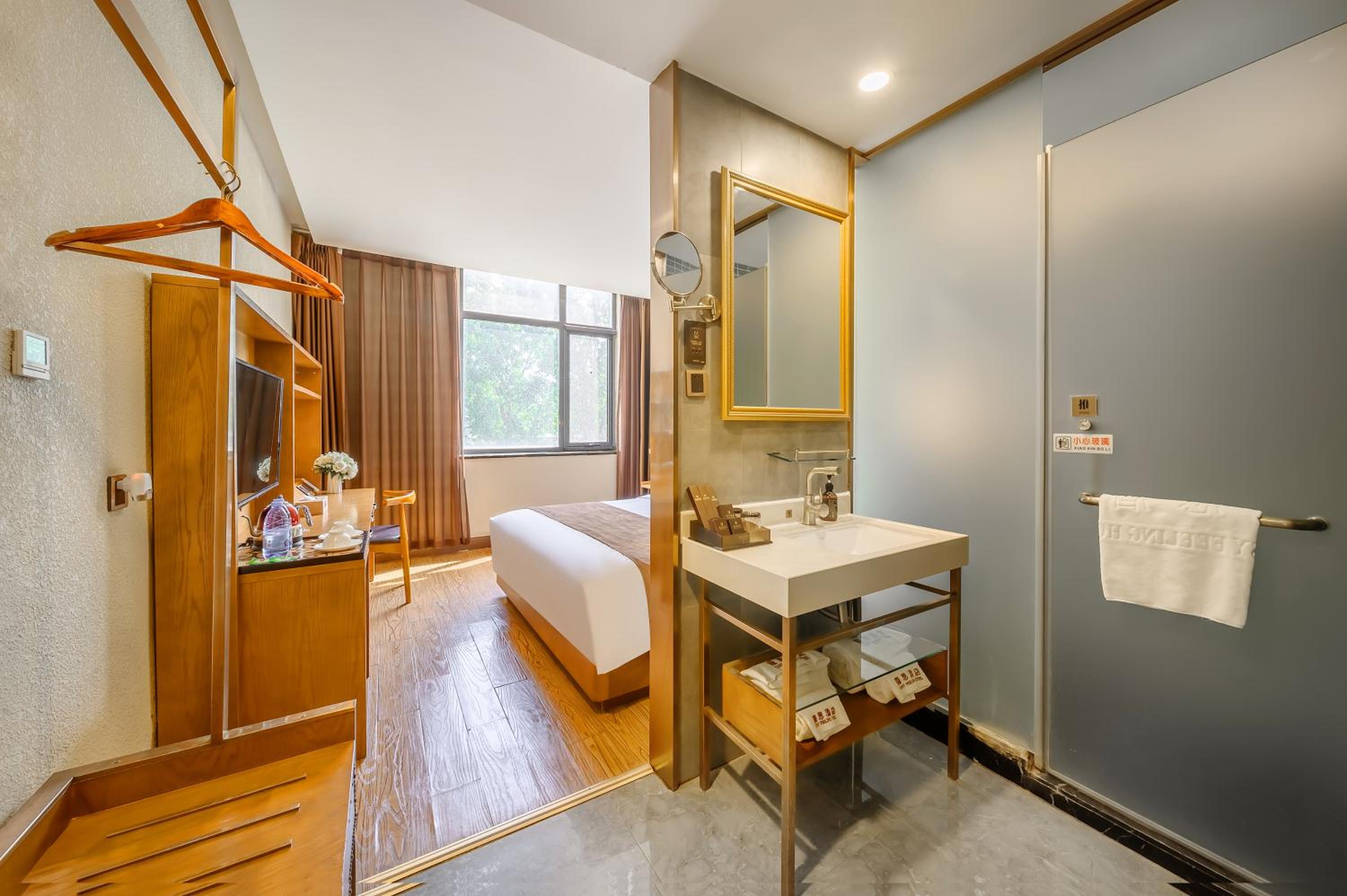 Superior Queen Room