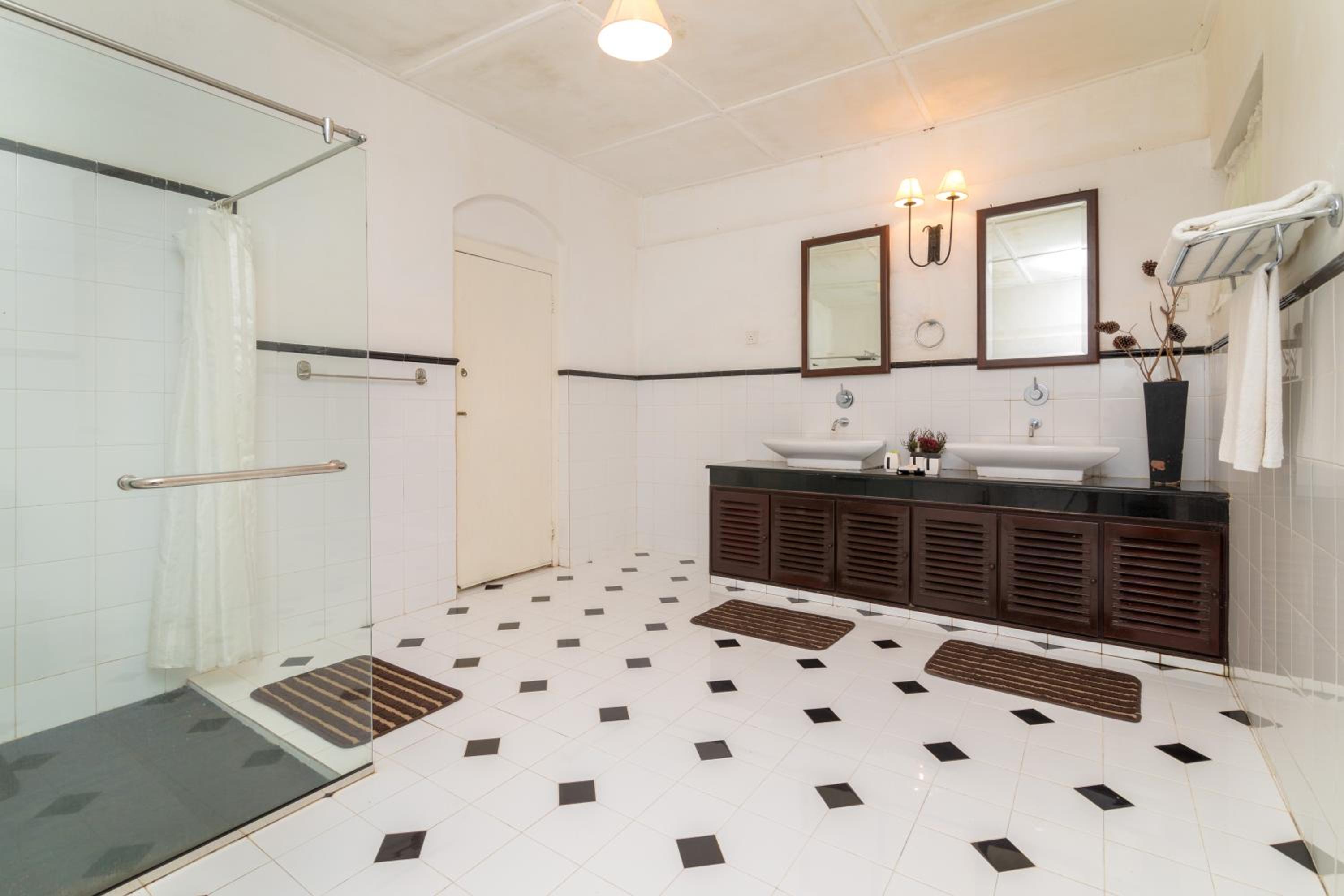Large Double or Twin Room photo 2