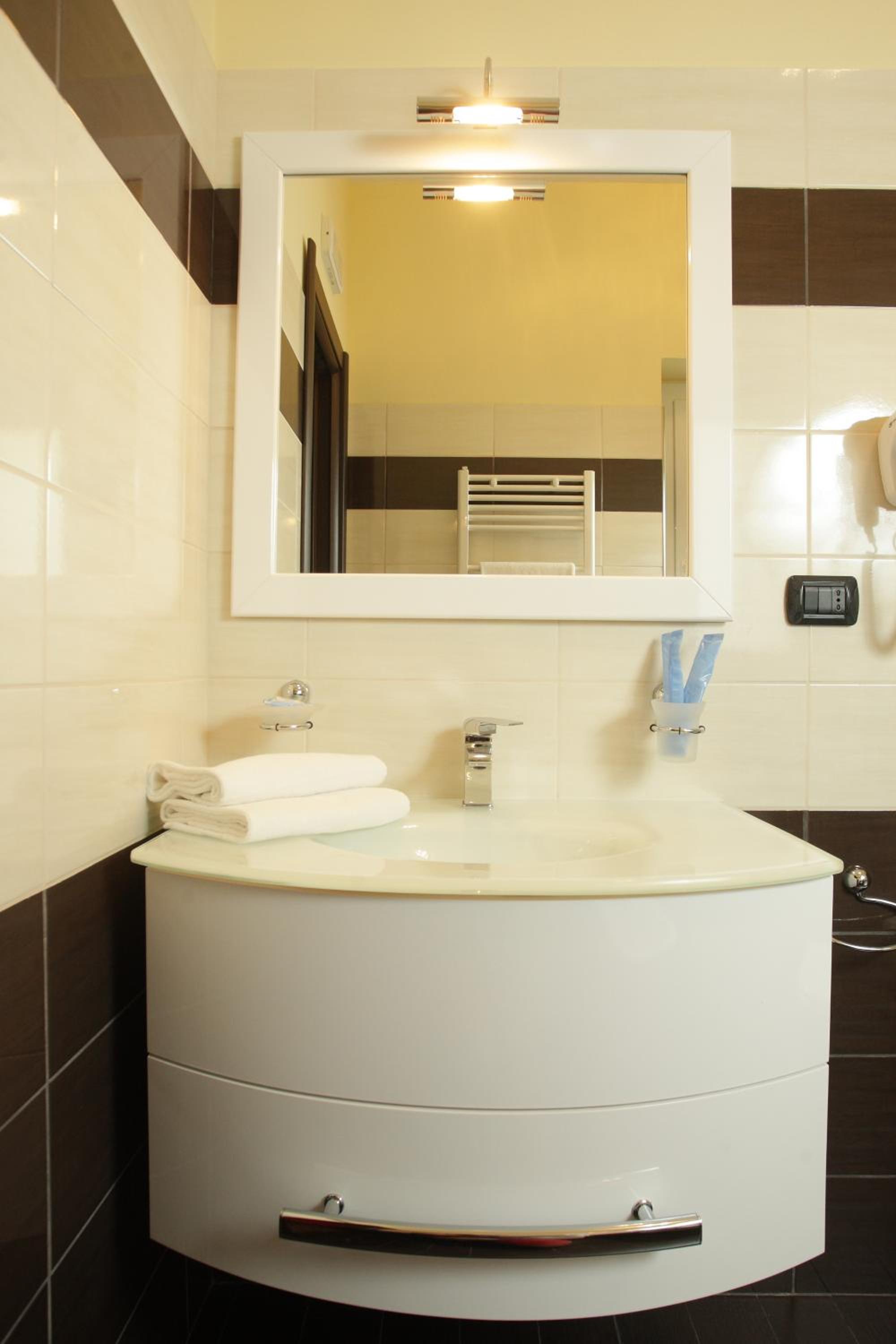 Double or Twin Room photo 3