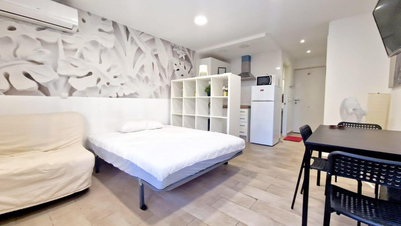 One-Bedroom Apartment photo 2
