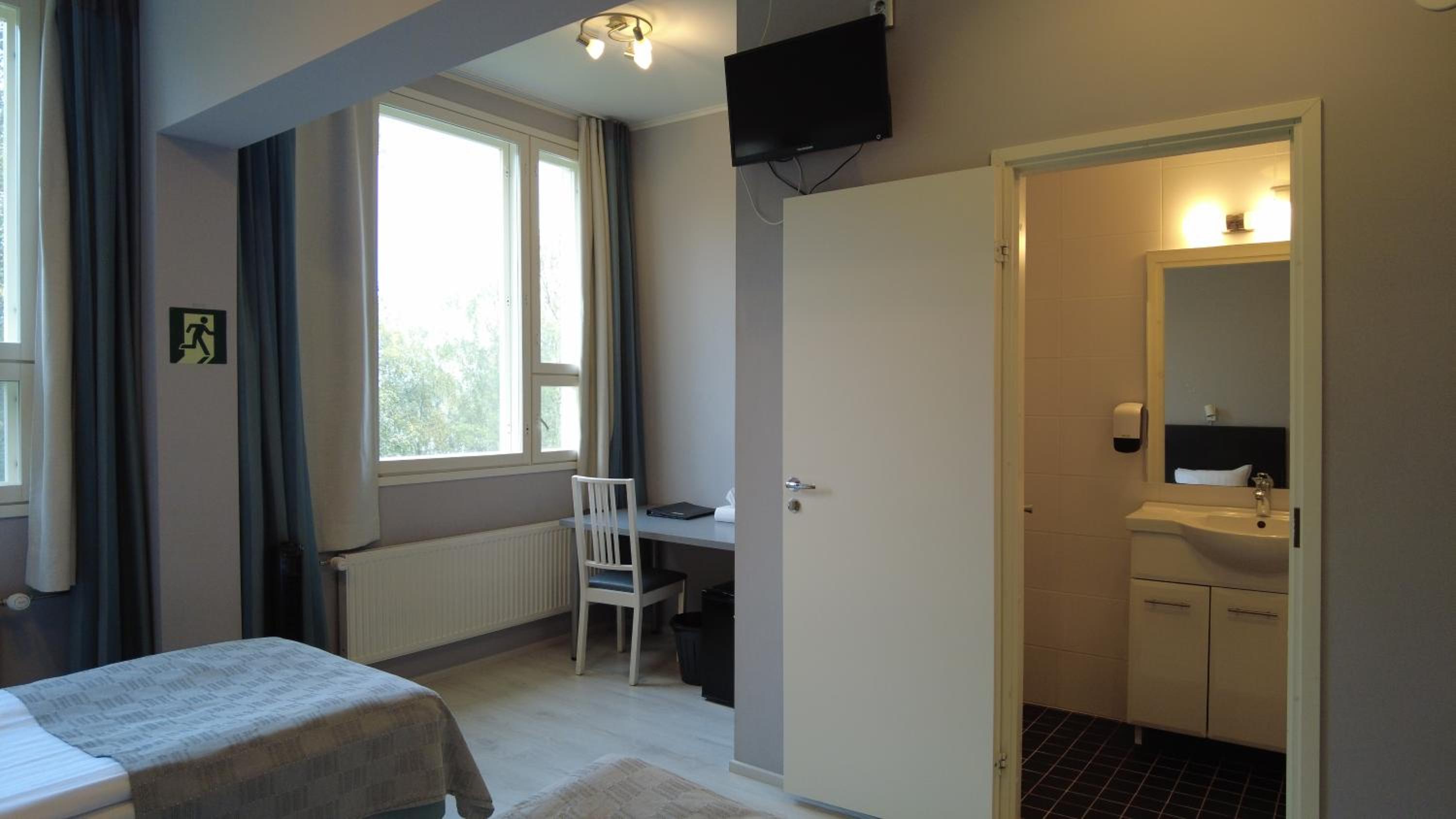 Small Twin Room photo 2