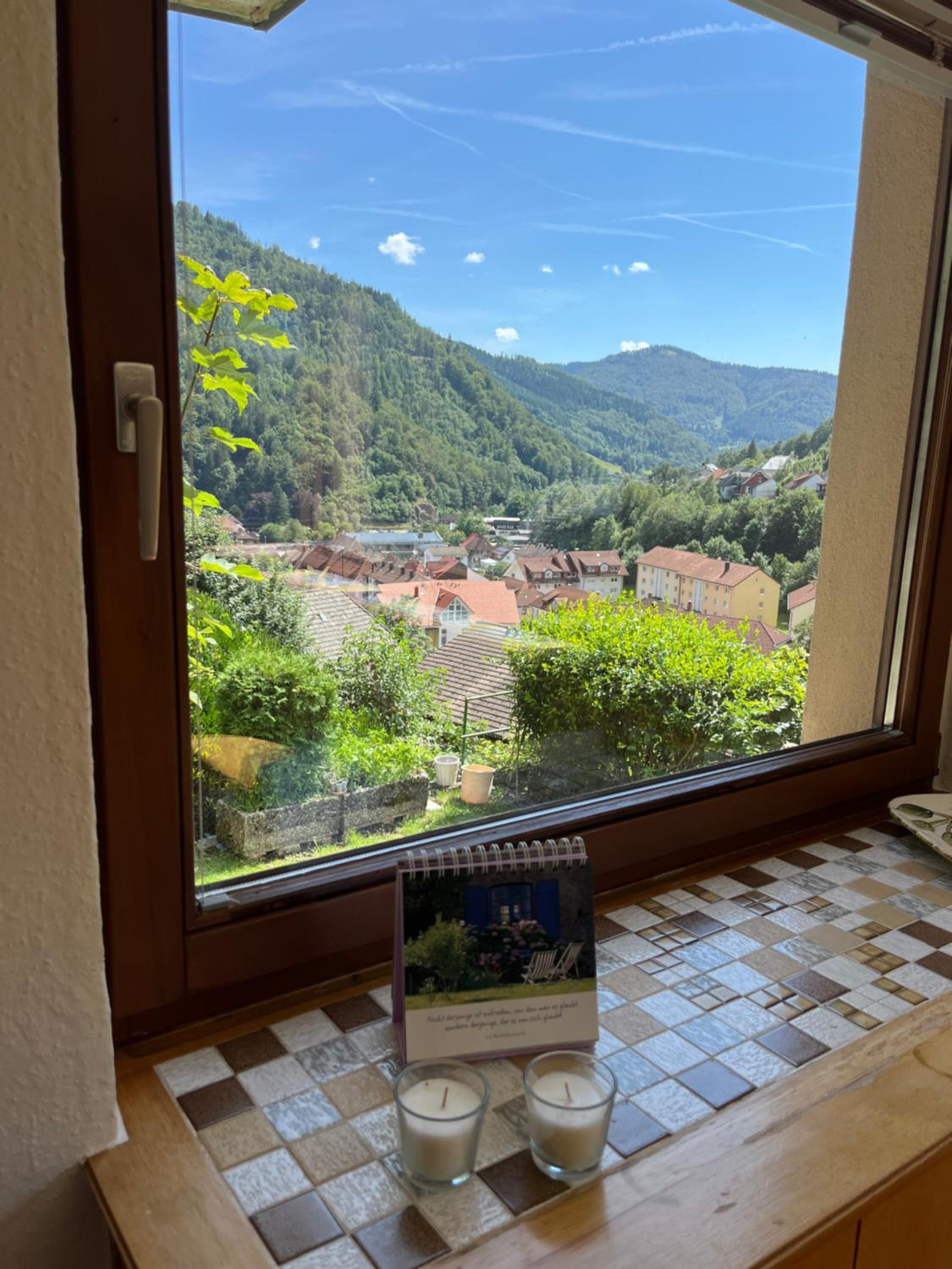 One-Bedroom Apartment with Balcony and Mountain View photo 2