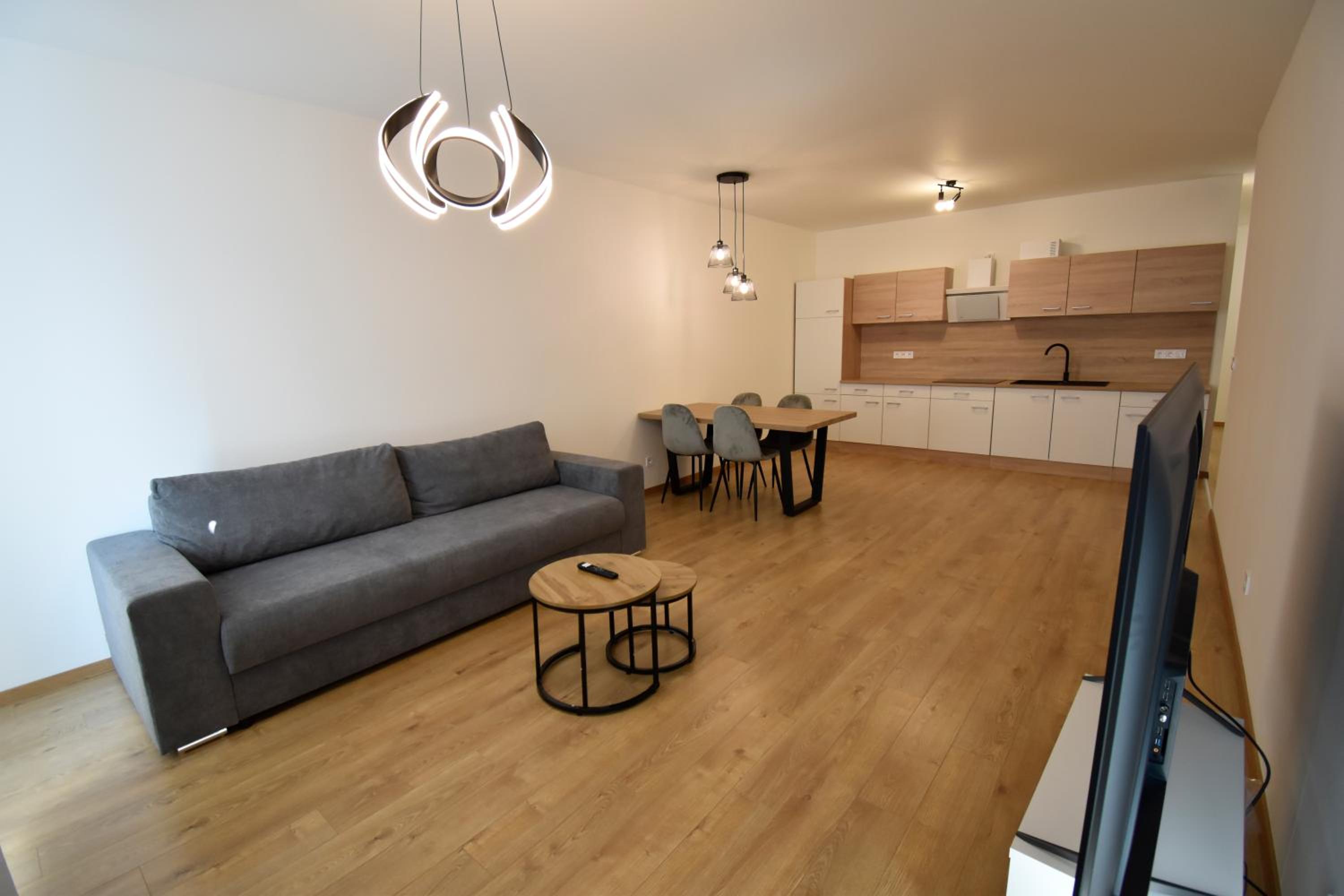 One-Bedroom Apartment photo 1