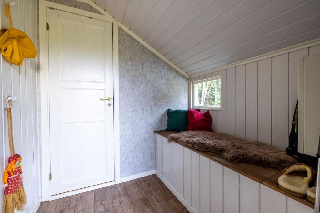 One-Bedroom House photo 1