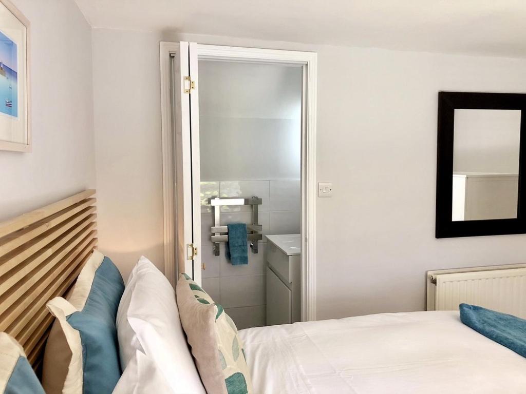 Two-Bedroom Cottage photo 2