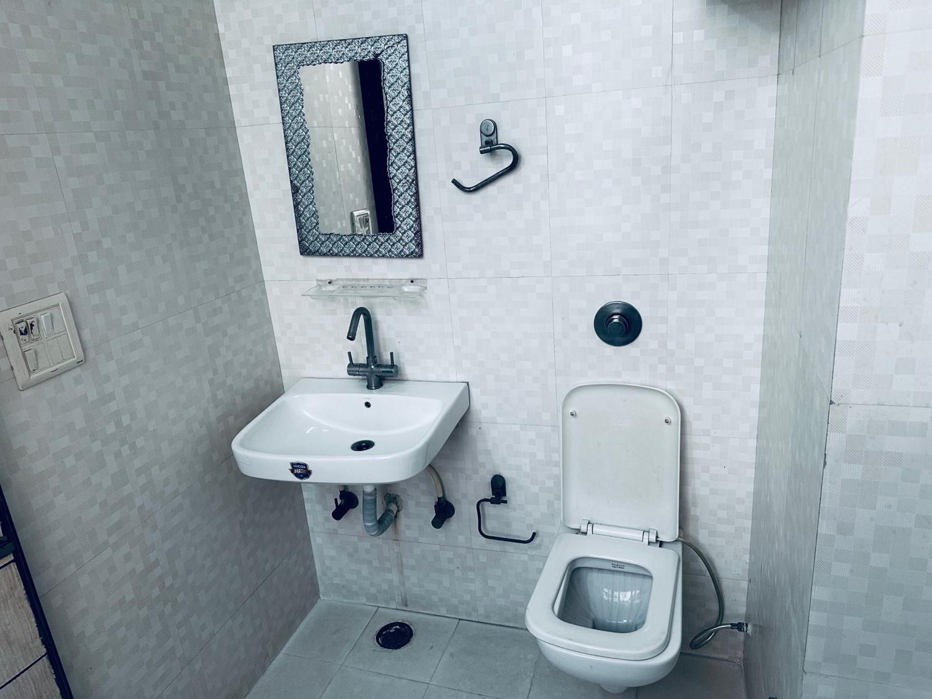 Queen Room photo 2