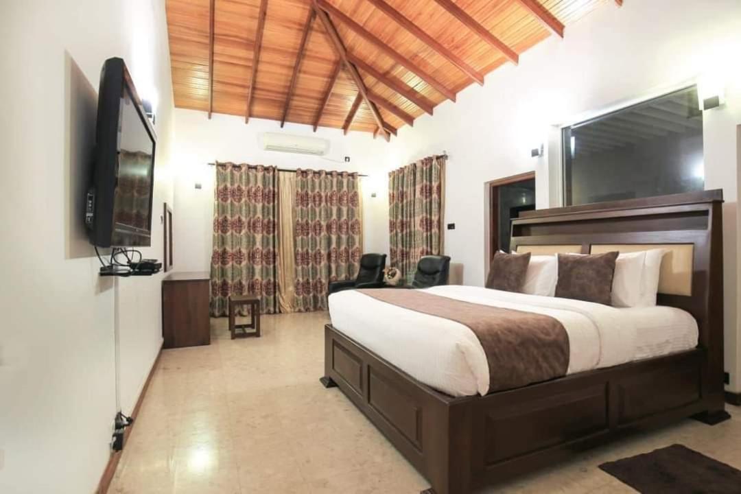 Deluxe Double Or Twin Room With Pool View