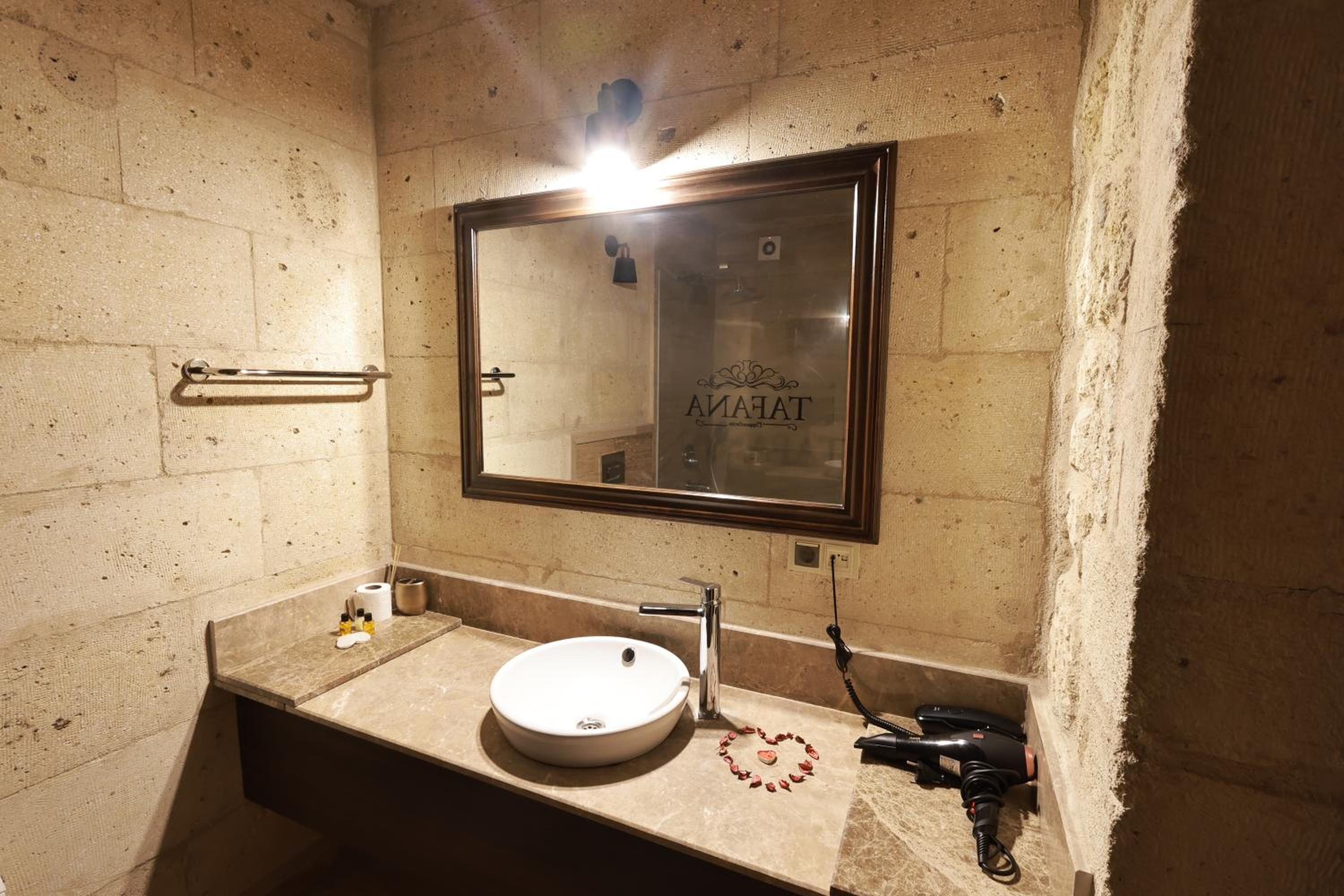 Standard Double Room - Photo 14