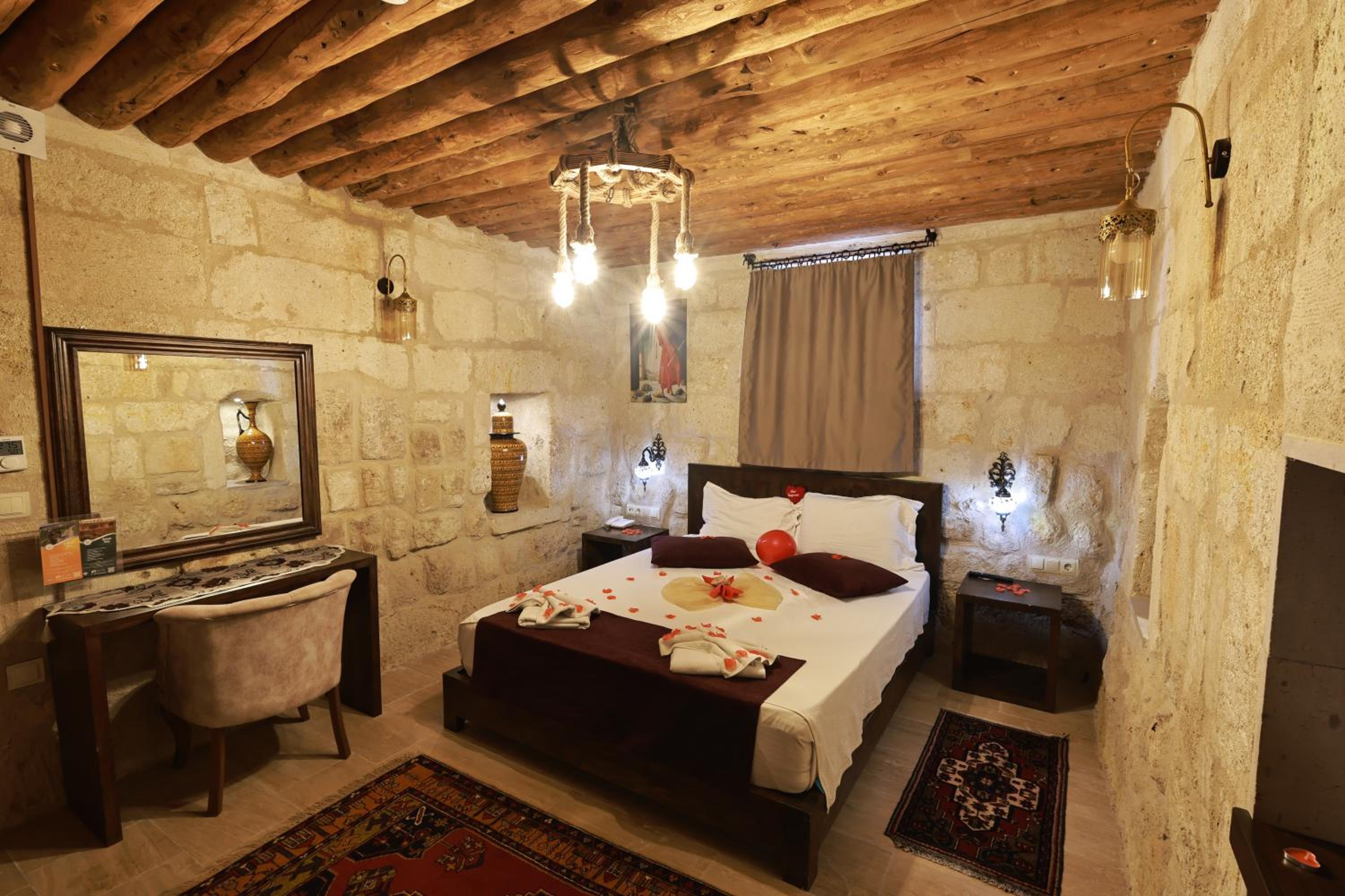 Standard Double Room - Photo 16