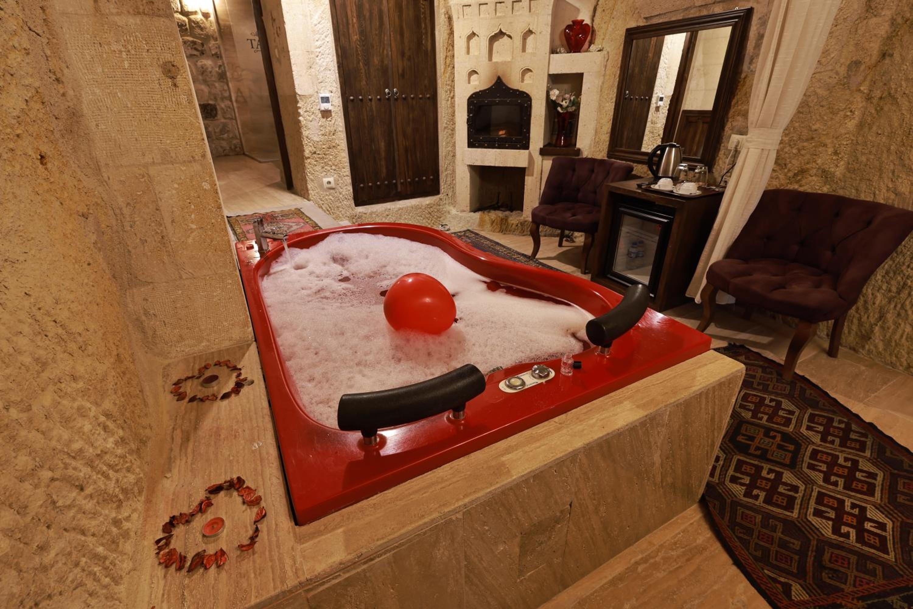 Queen Room with Spa Bath - Photo 16
