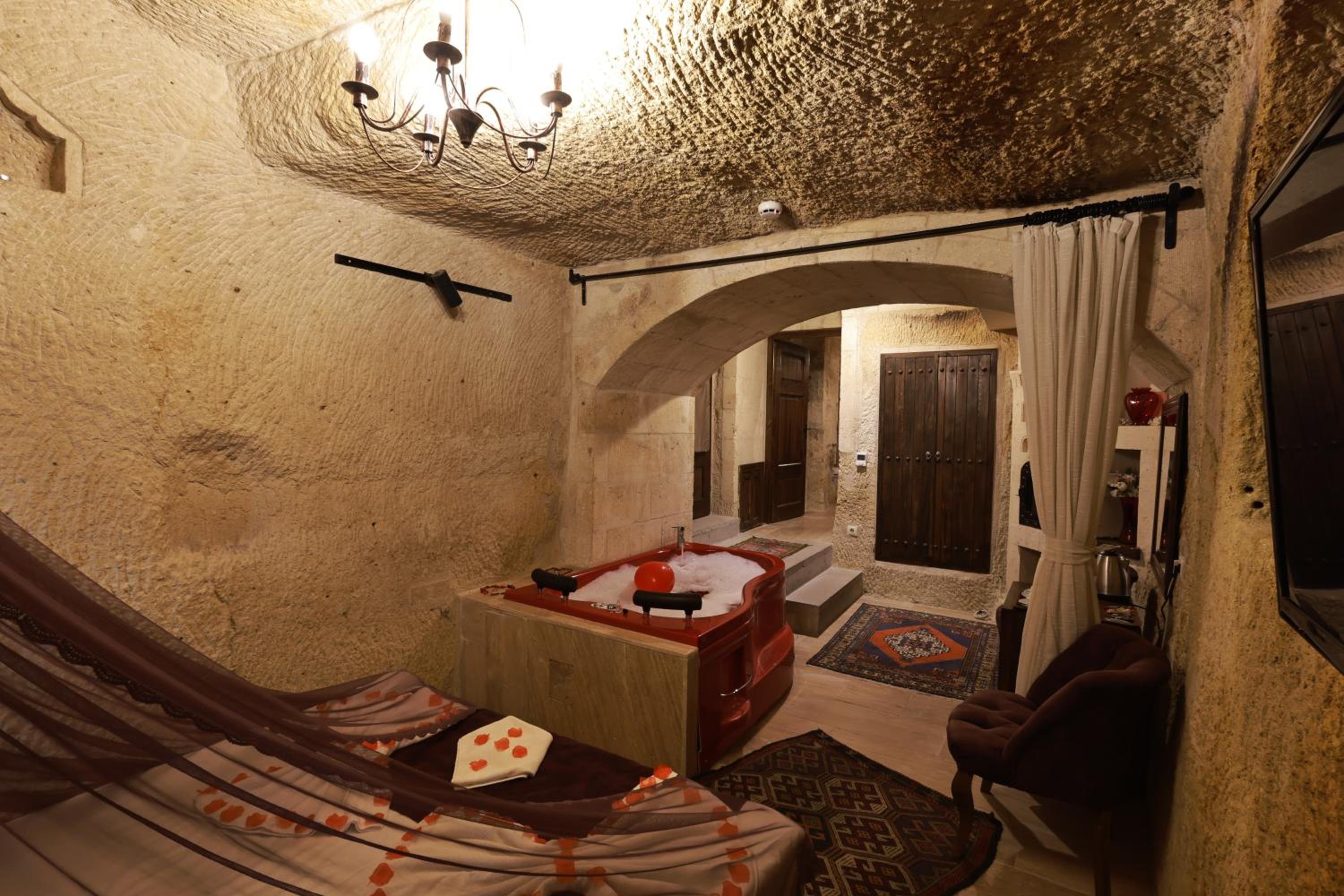 Queen Room with Spa Bath - Photo 1