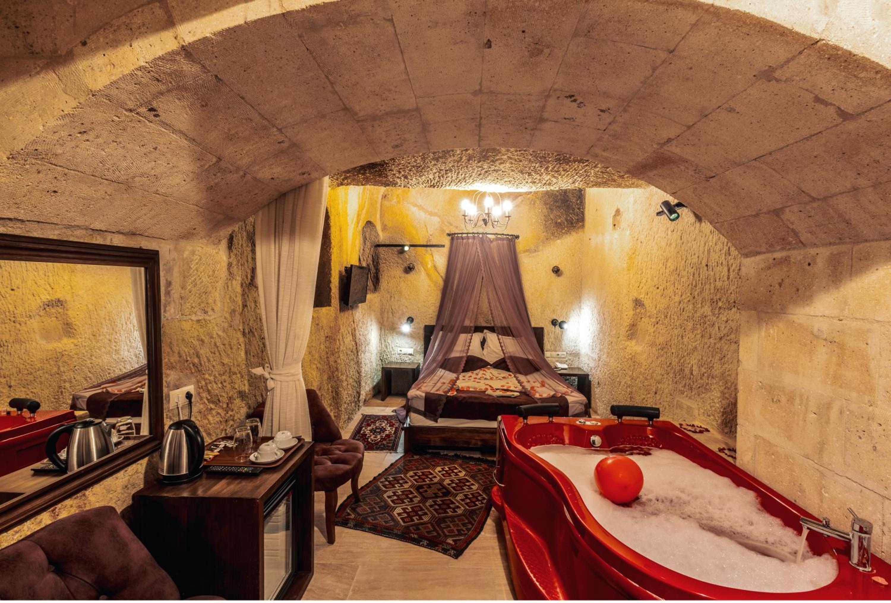 Queen Room with Spa Bath - Photo 2