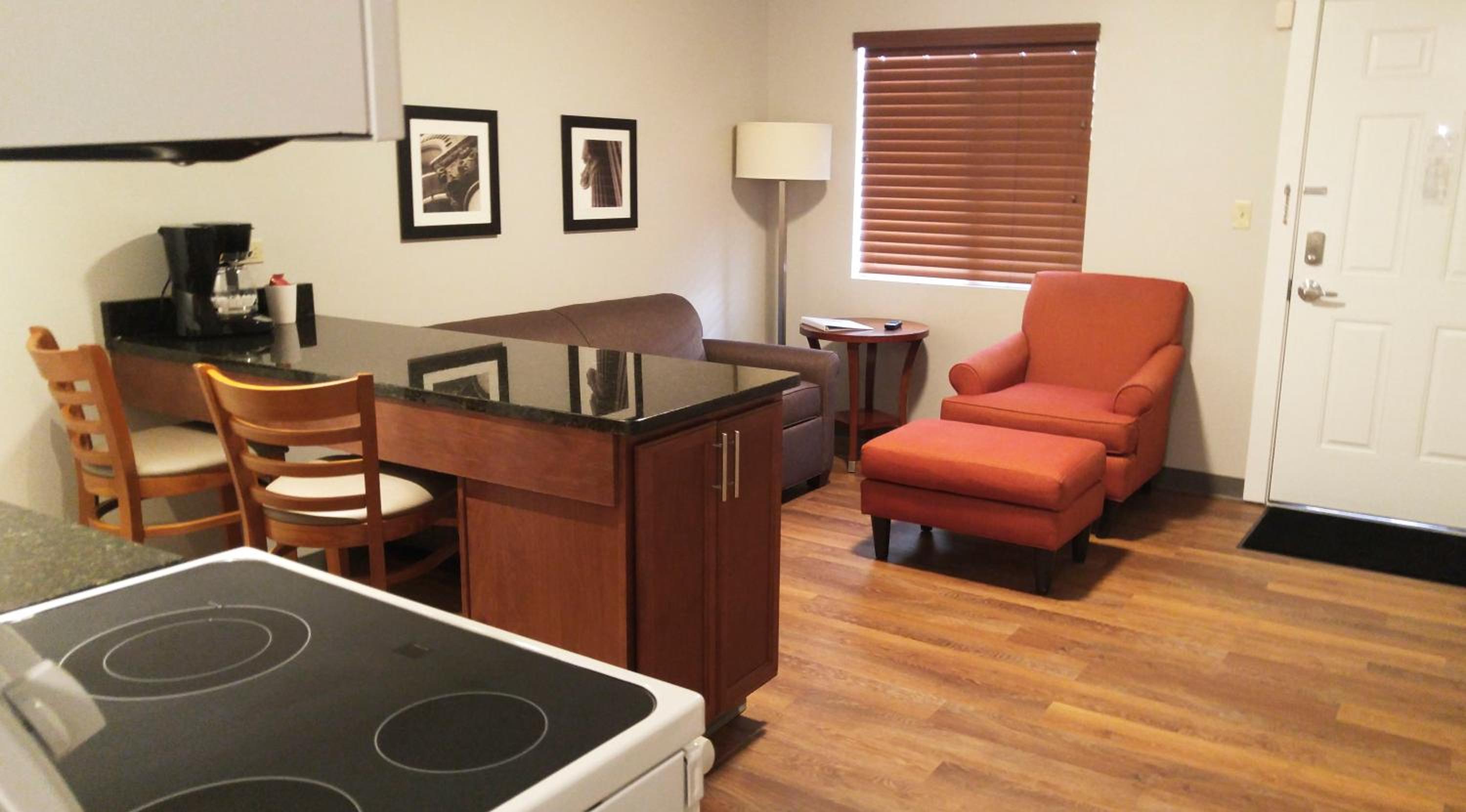 Deluxe King Suite - Non-Smoking