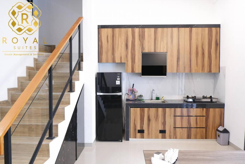 Three-Bedroom House photo 3