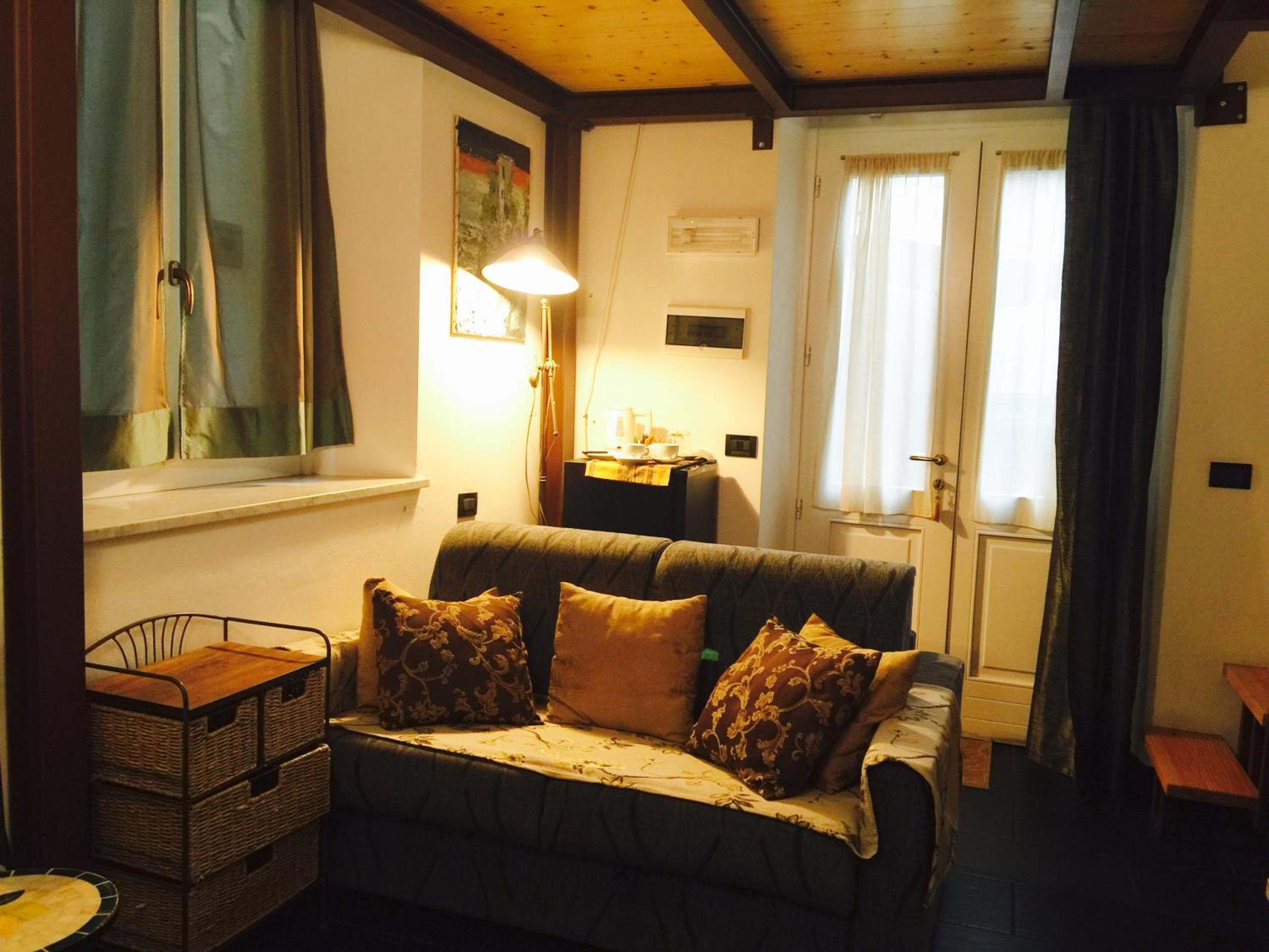 Double Room - Photo 11