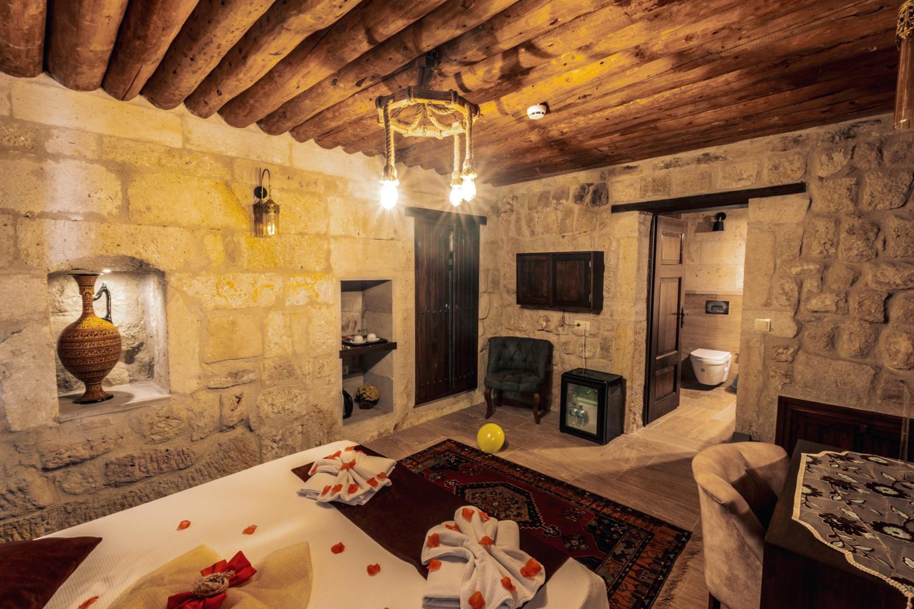Standard Double Room - Photo 13