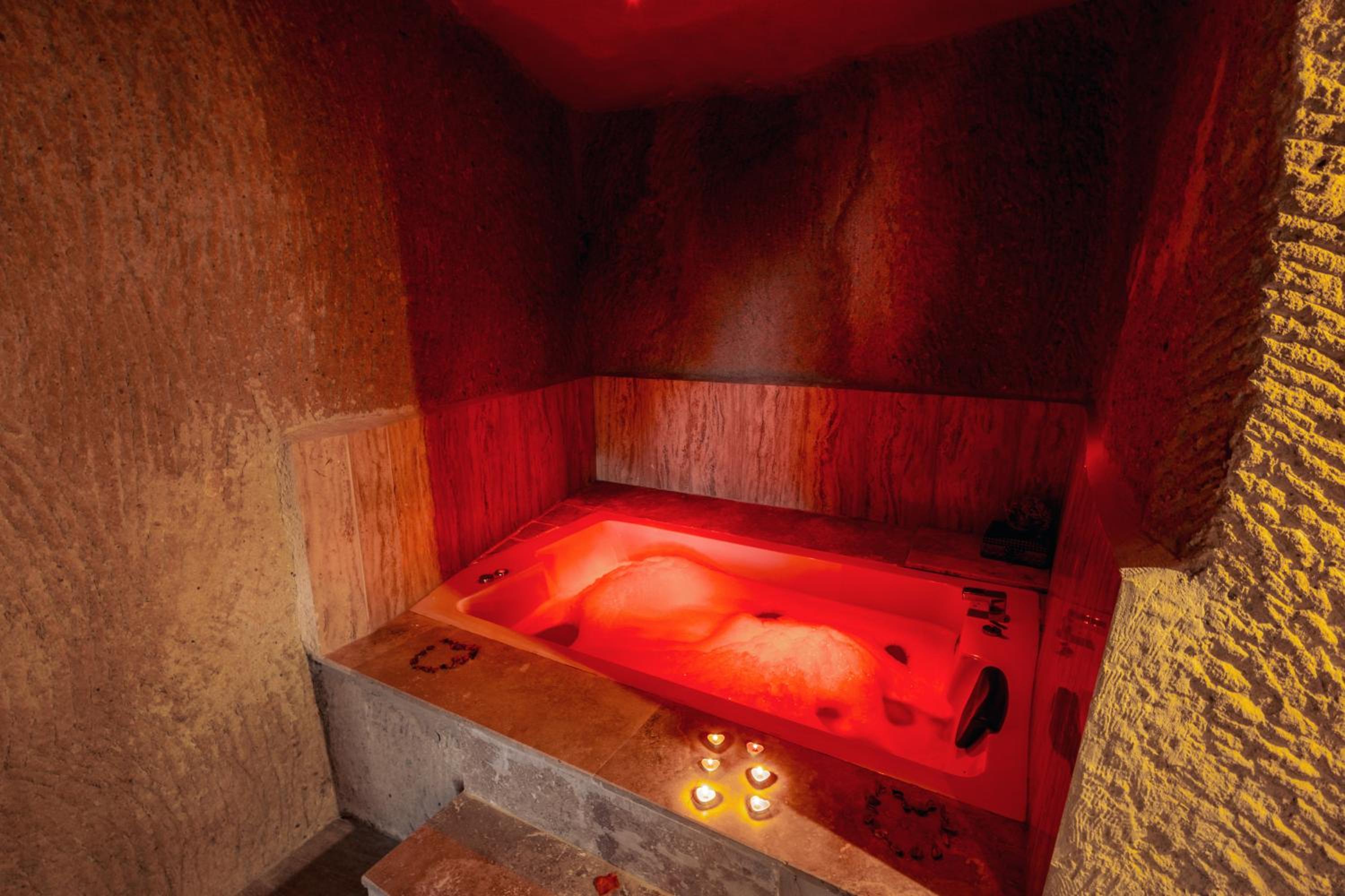 King Room with Spa Bath - Photo 23