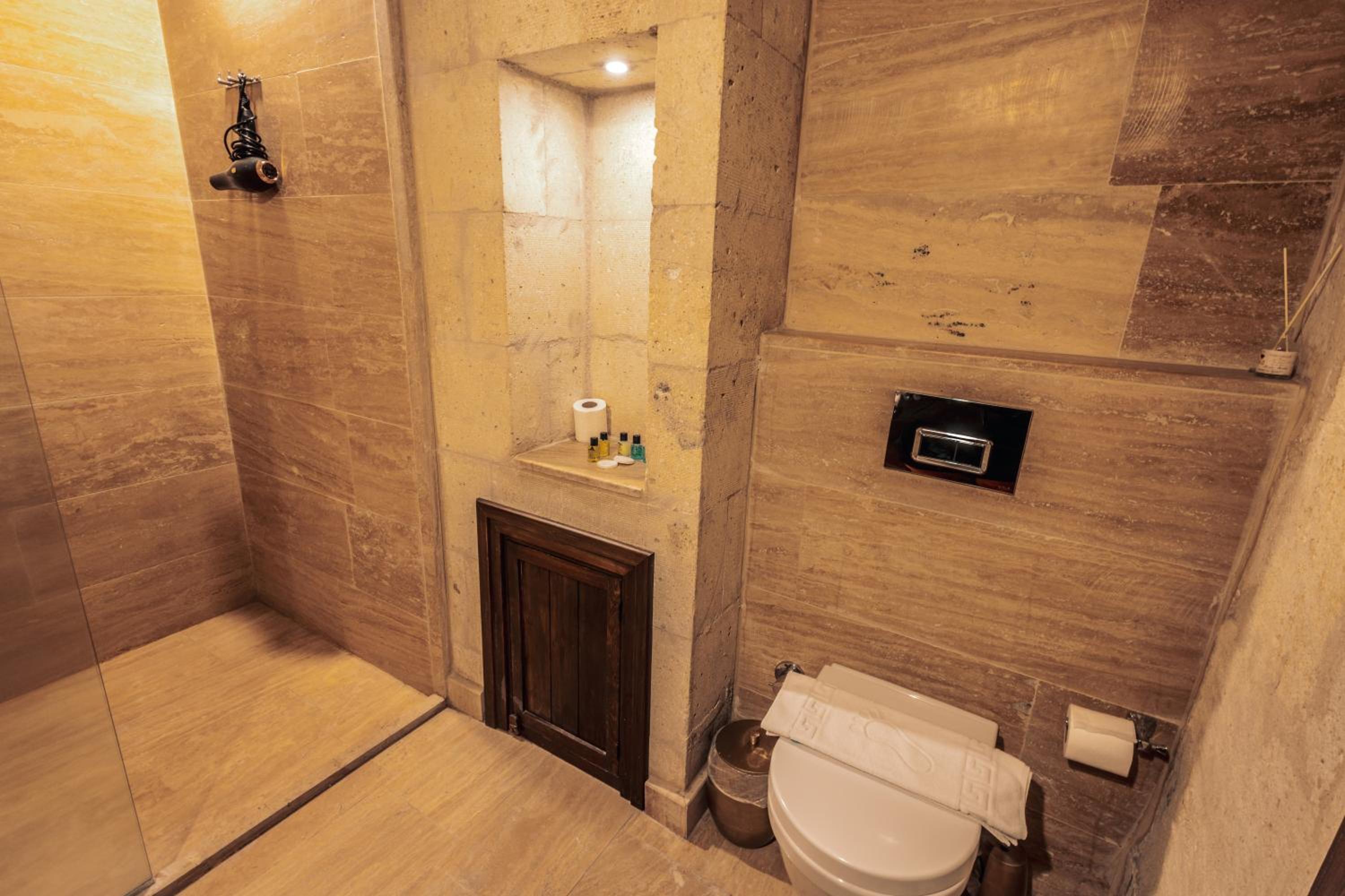 Deluxe Room - Photo 5