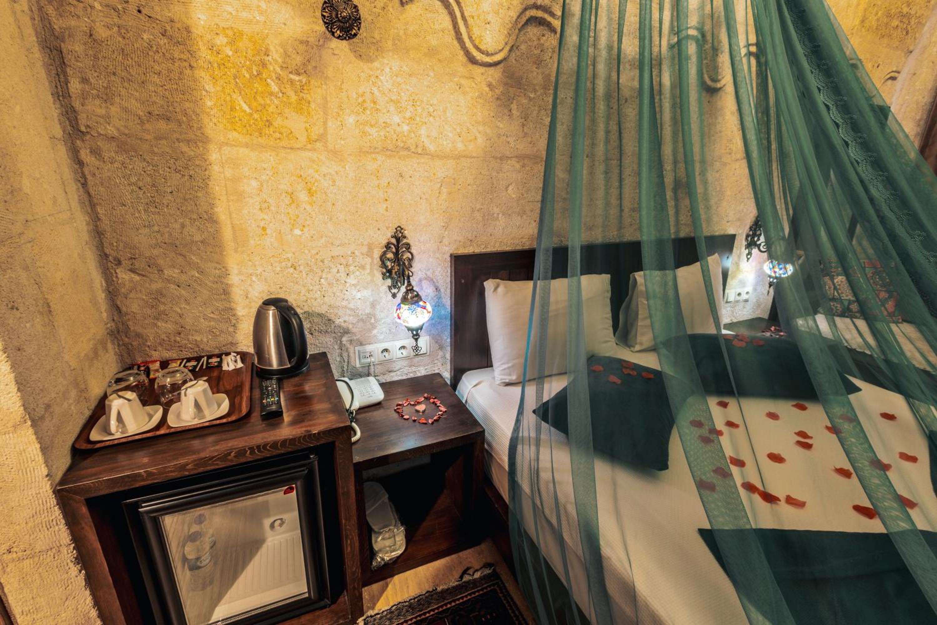 Deluxe Room - Photo 12