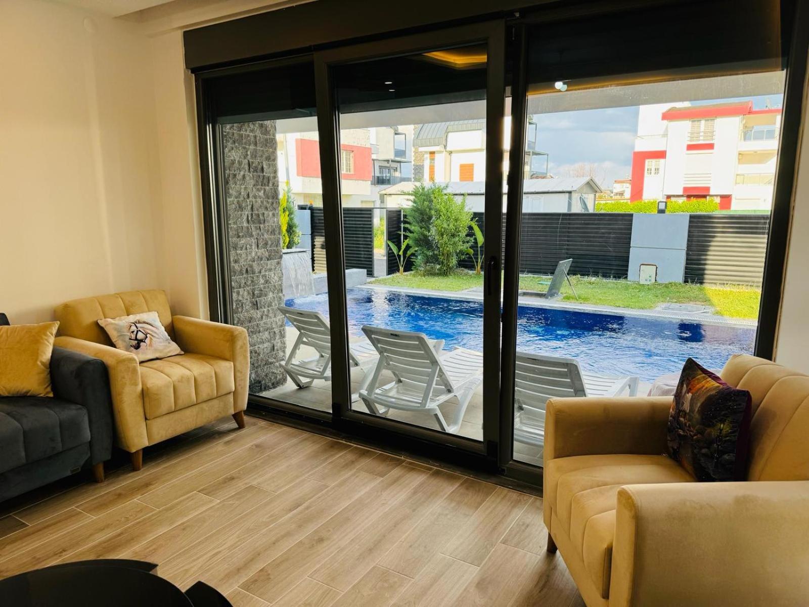 Three-Bedroom Villa photo 2