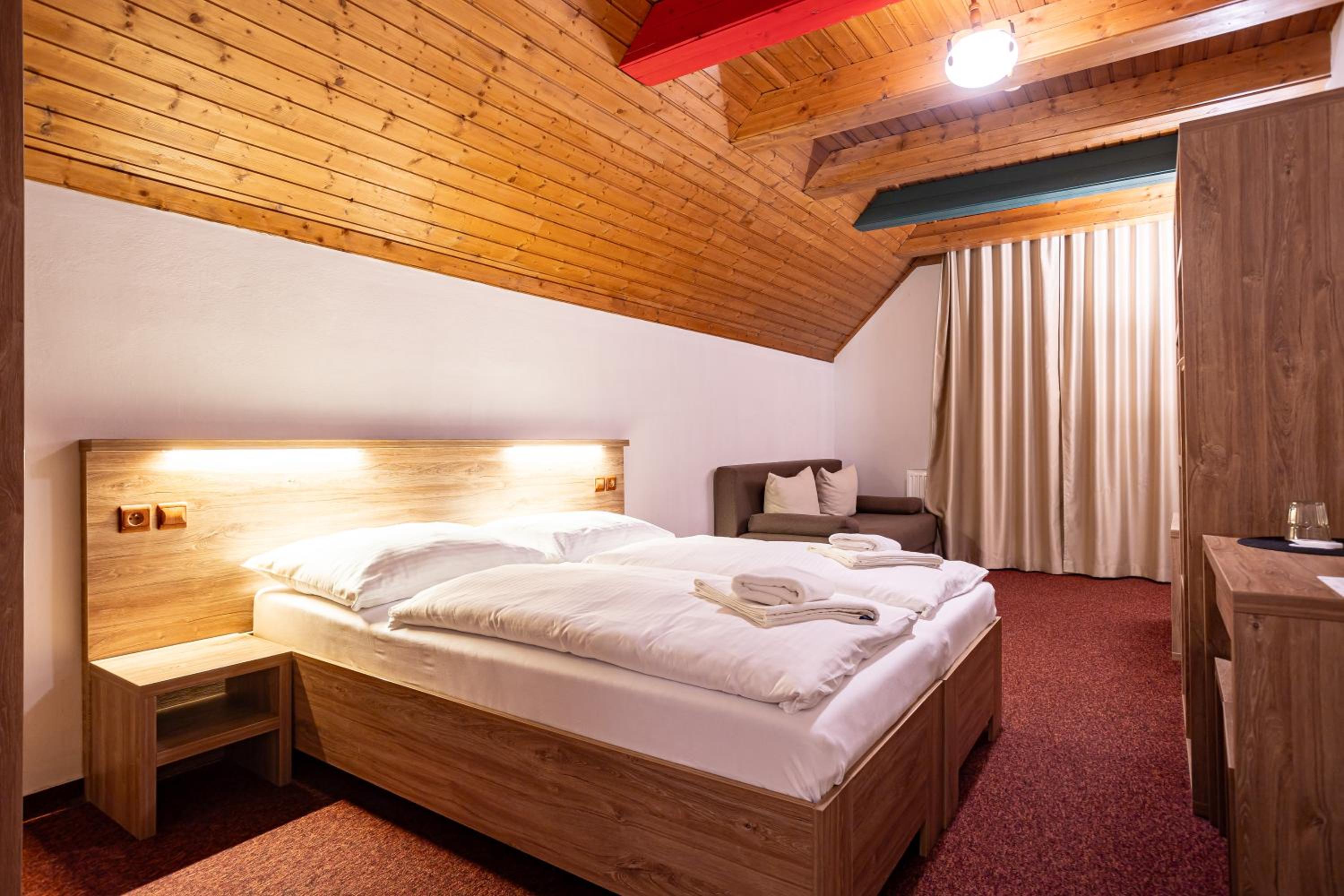 Double Room (1 Adult + 1 Child) - Photo 5