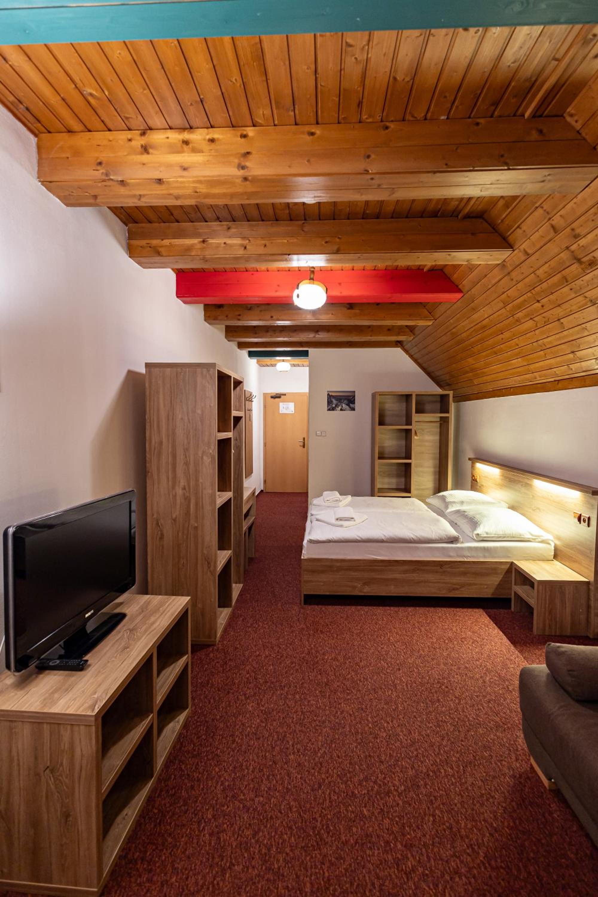 Double Room (1 Adult + 1 Child) - Photo 2