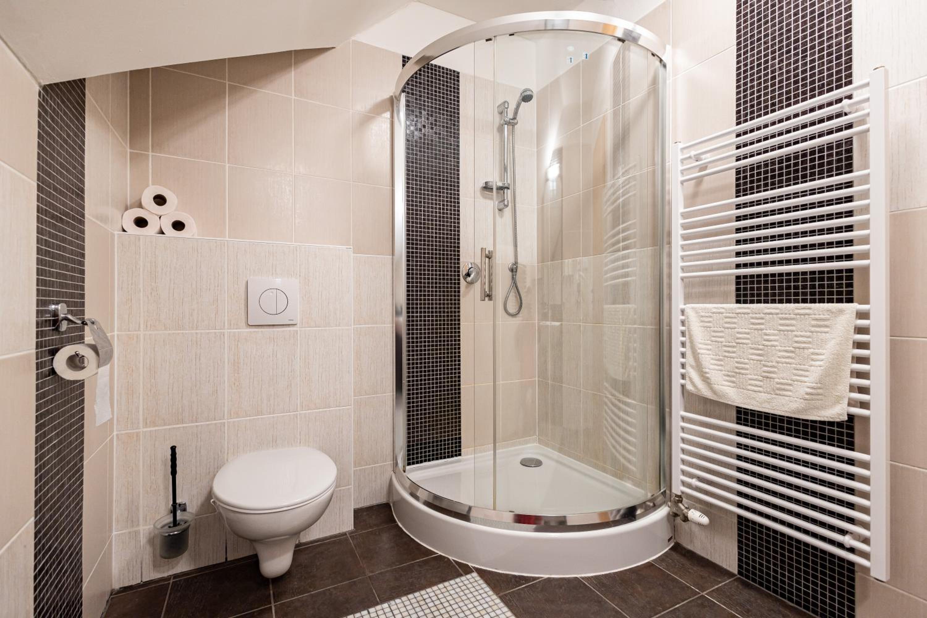 Double Room (1 Adult + 1 Child) - Photo 3