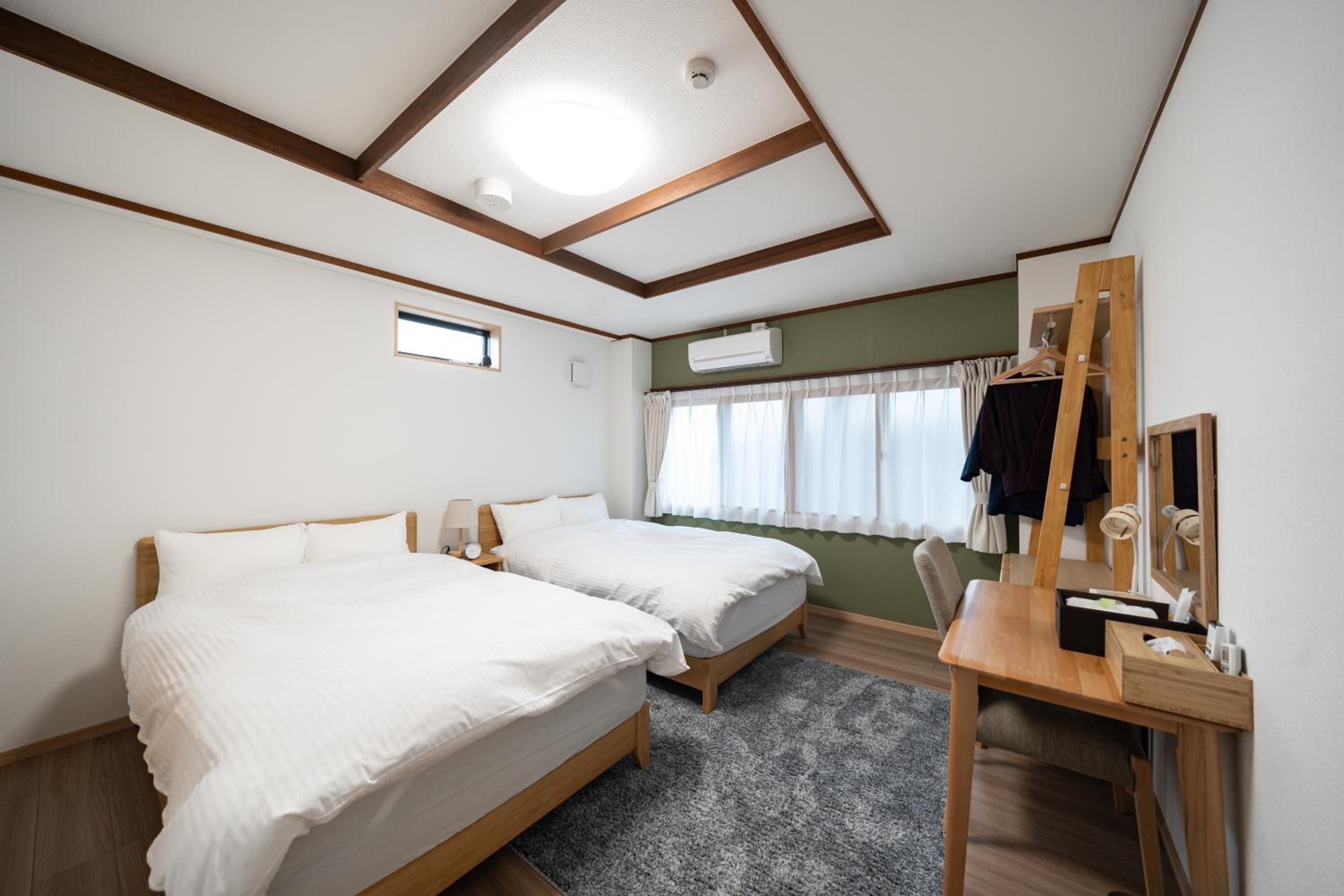 Family Room with Private Bathroom - Photo 3