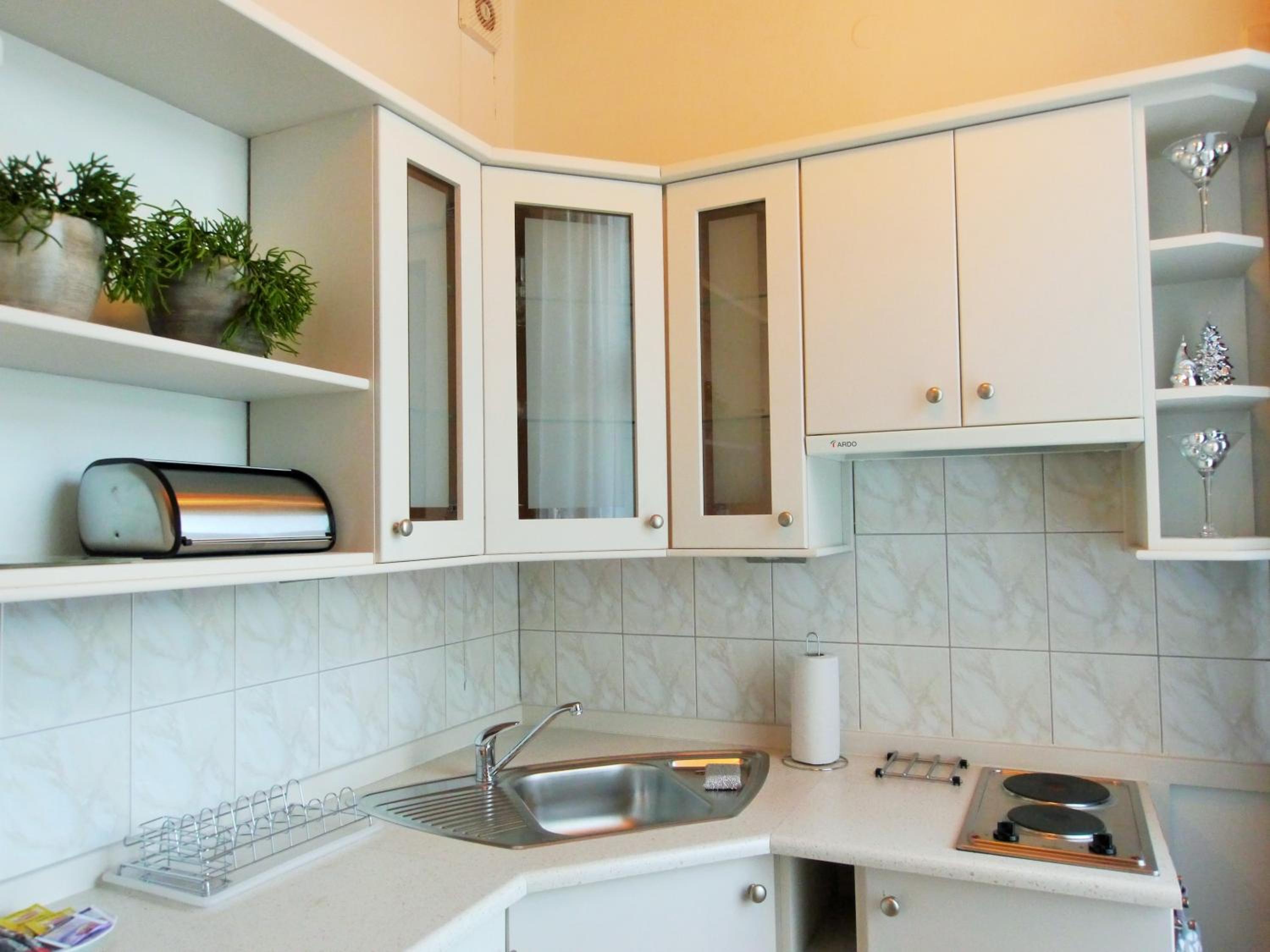 One-Bedroom Apartment - Annex - Photo 8