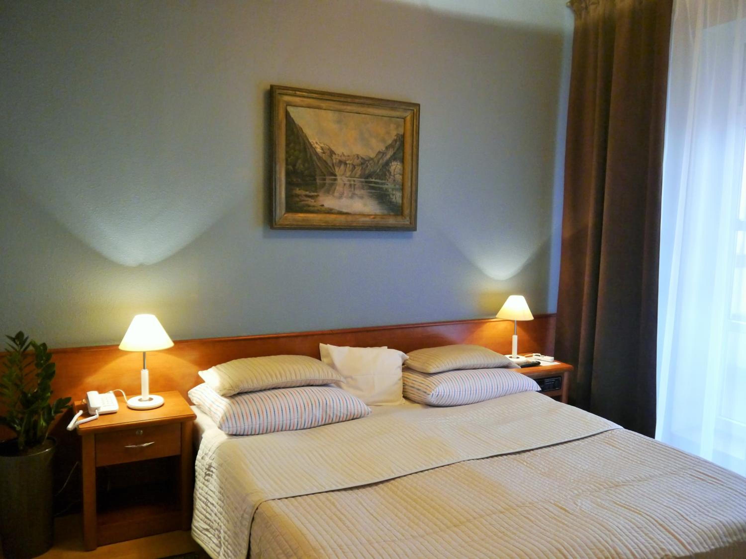 One-Bedroom Apartment - Annex - Photo 1