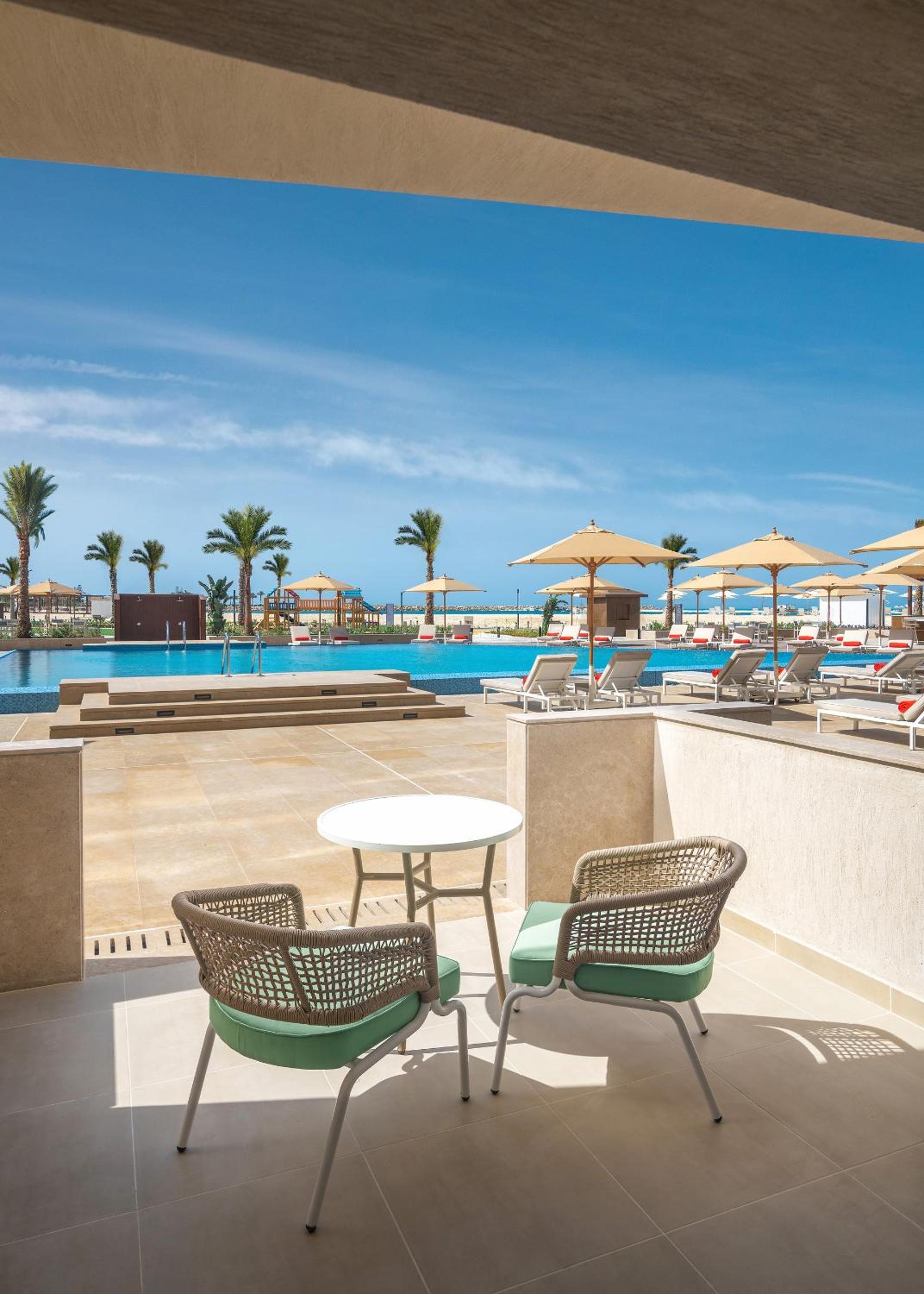 One Bedroom Suite with Direct Pool Access - Photo 3
