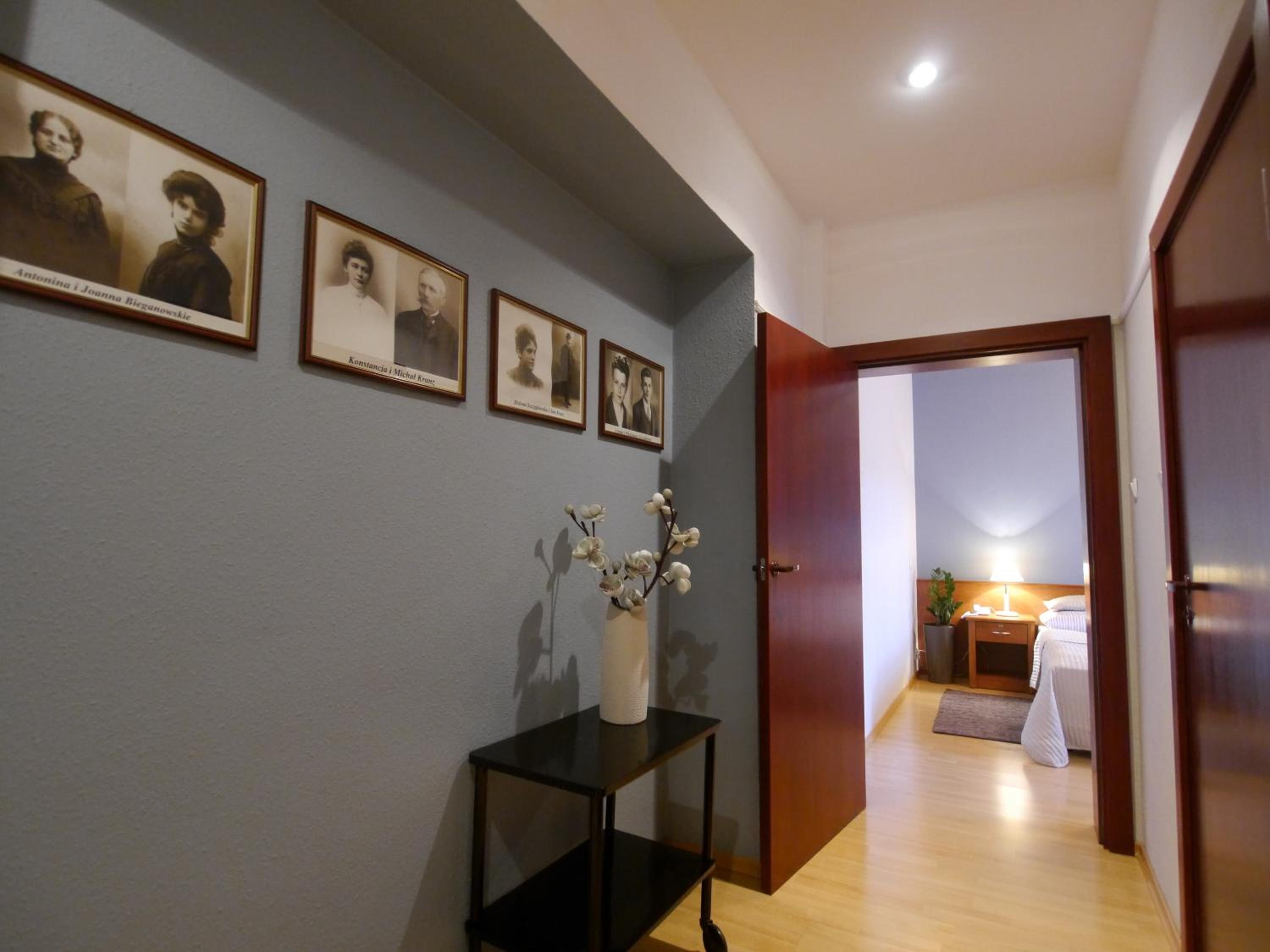 One-Bedroom Apartment - Annex - Photo 9