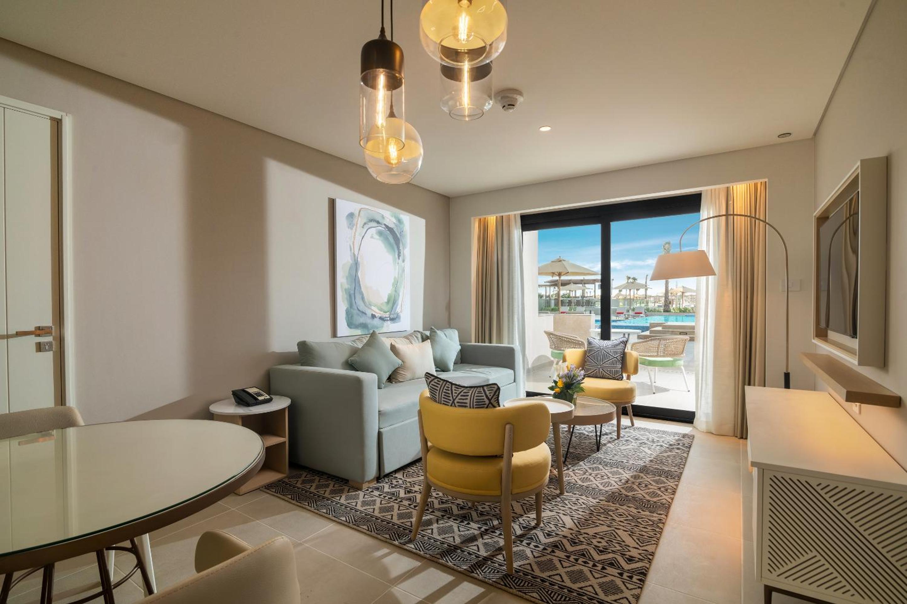 One Bedroom Suite with Direct Pool Access - Photo 2