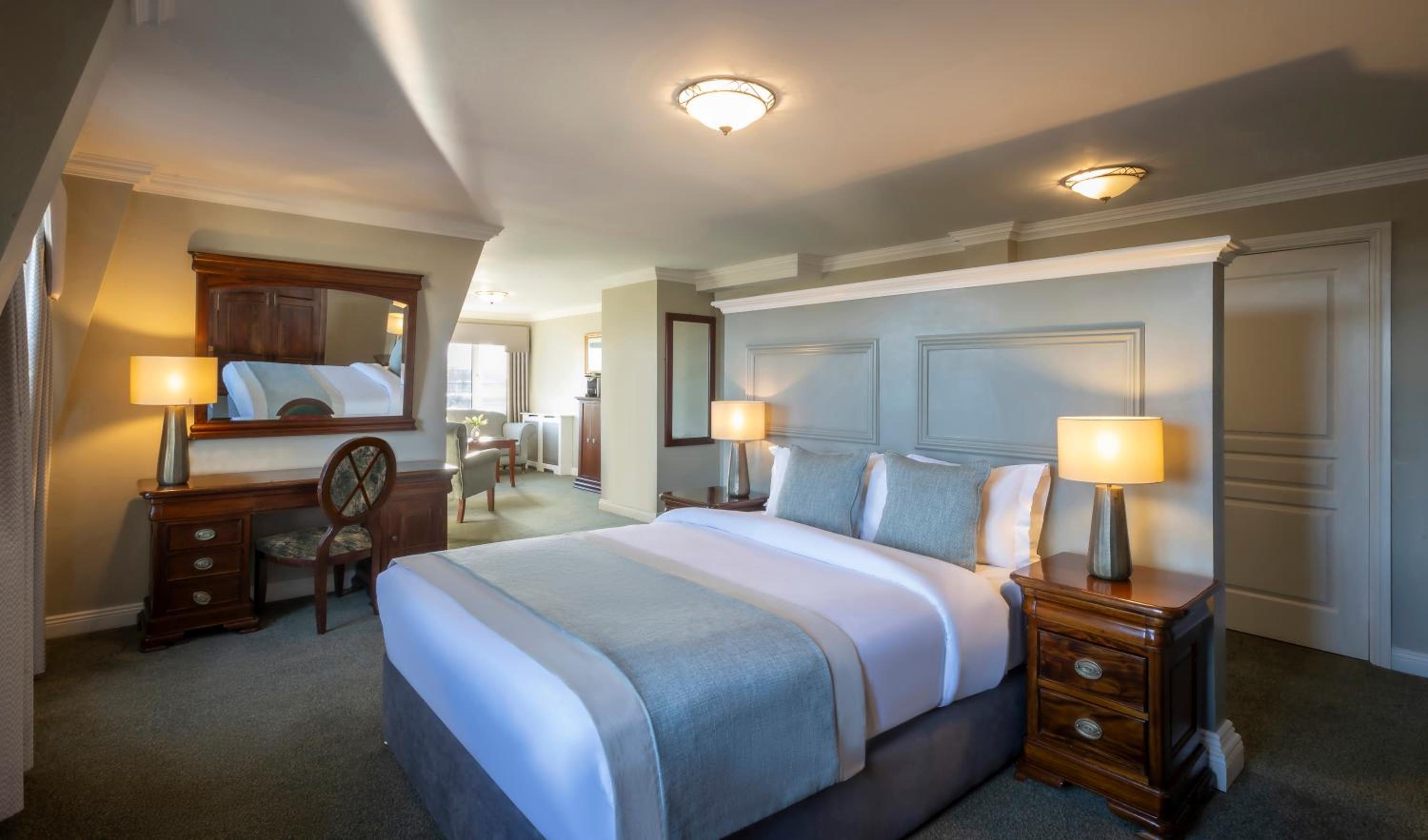 Executive Suite - Photo 1