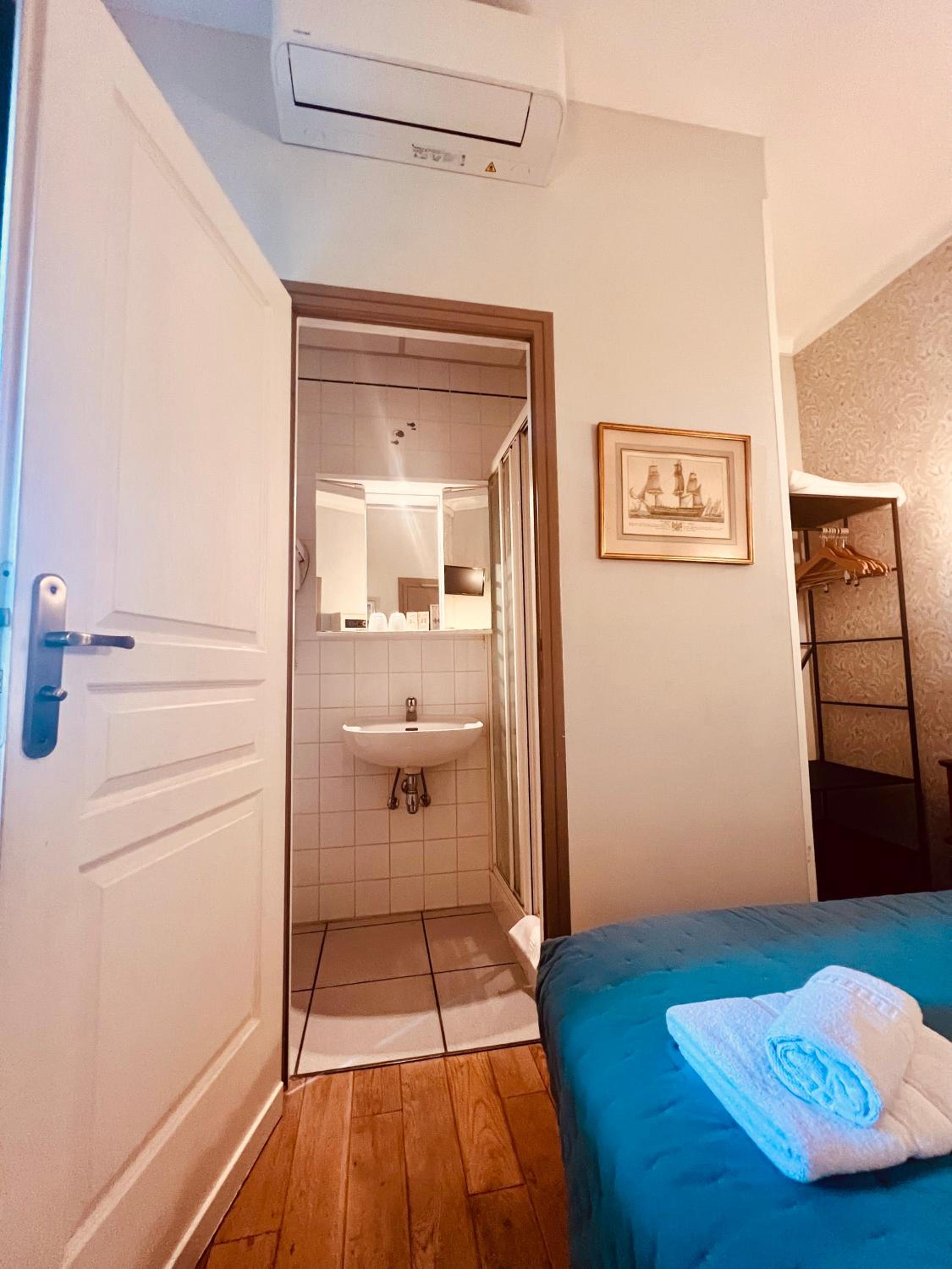 Superior Double Room - Photo 10