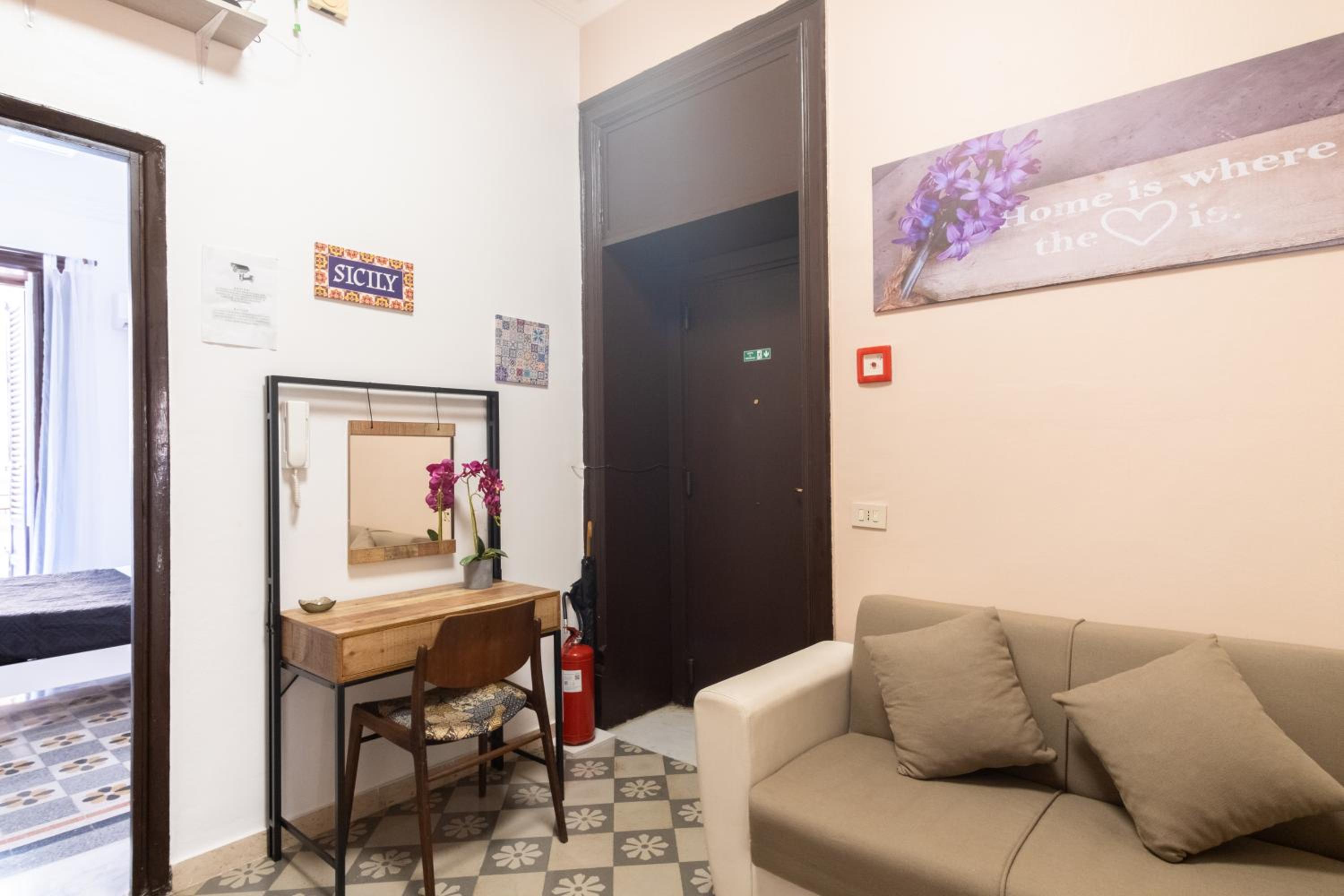 Four-Bedroom Apartment with Balcony 