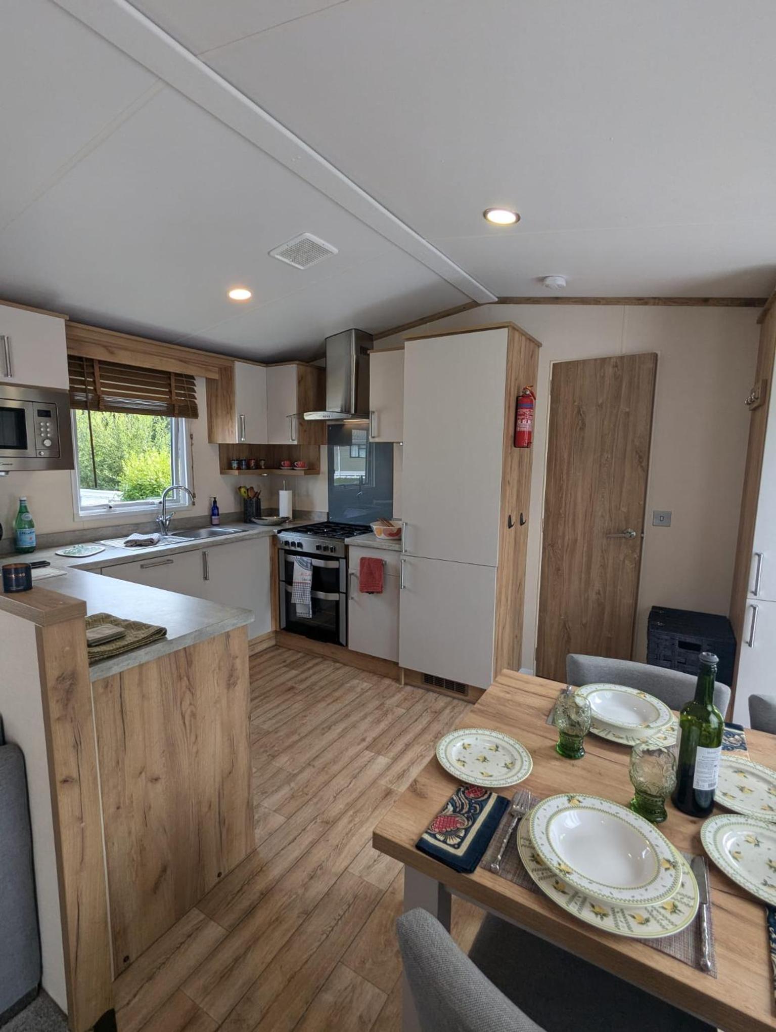 Mobile Home photo 2
