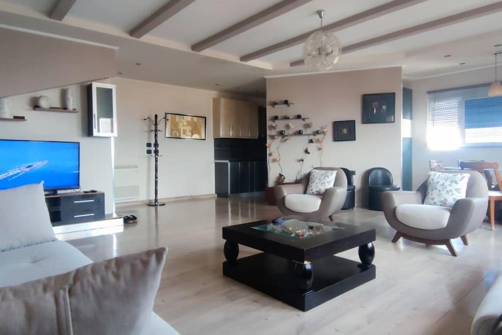 One-Bedroom Apartment with Balcony