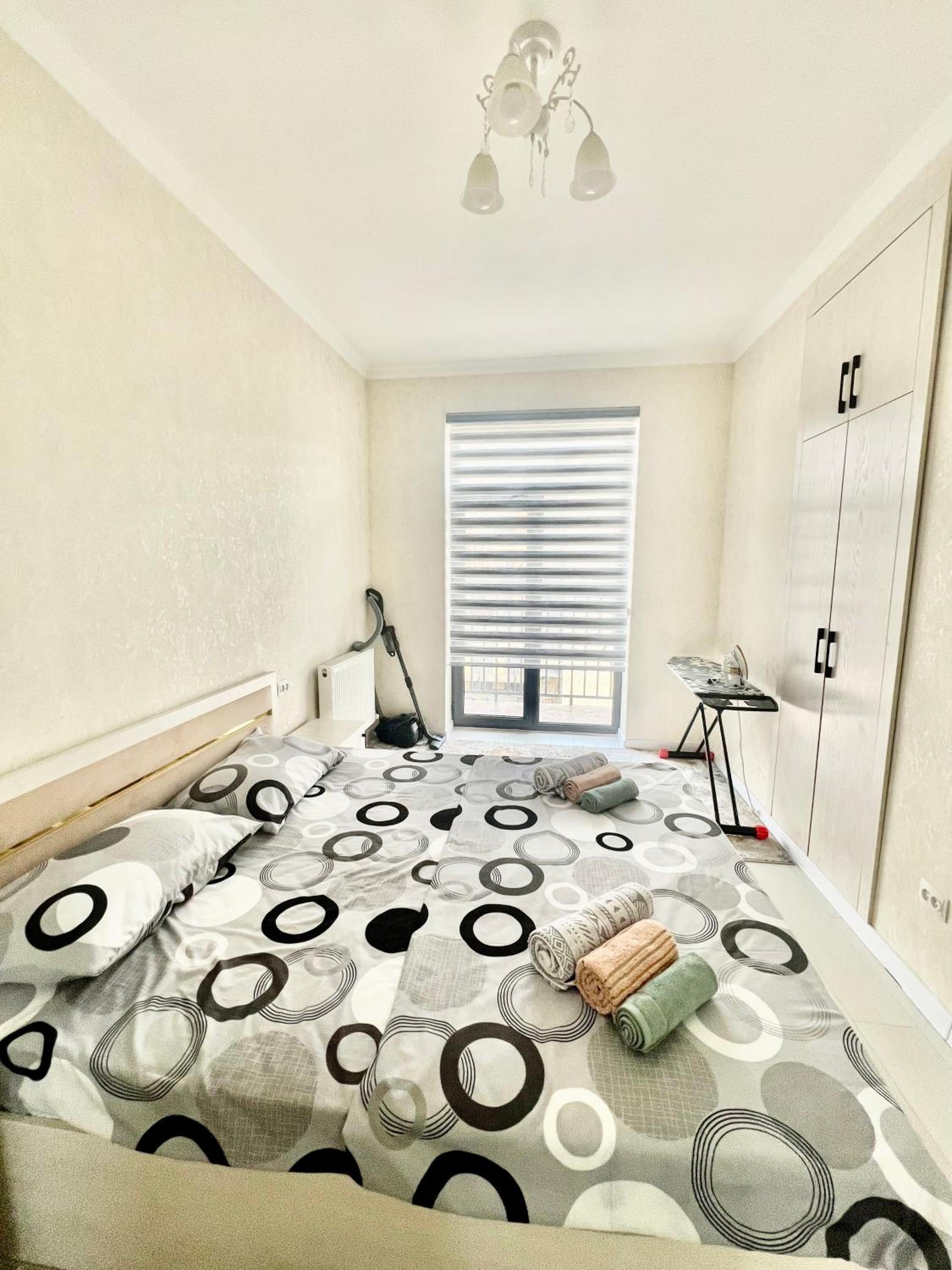 One-Bedroom Apartment photo 1