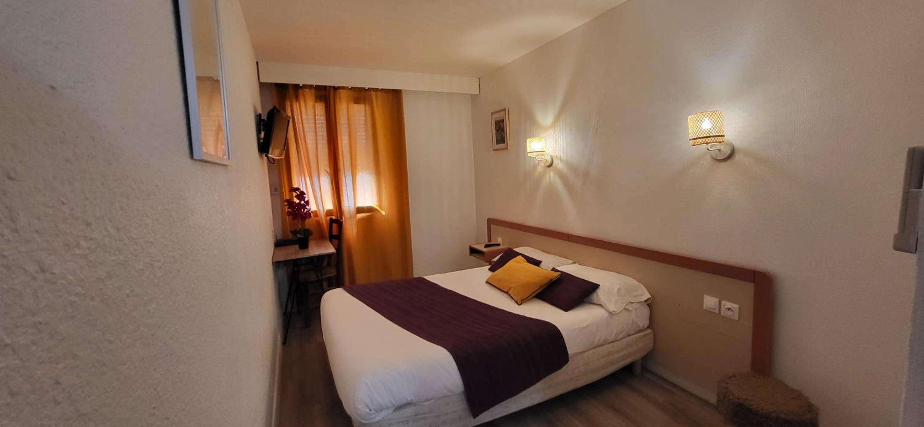 Double Room with Shower photo 1