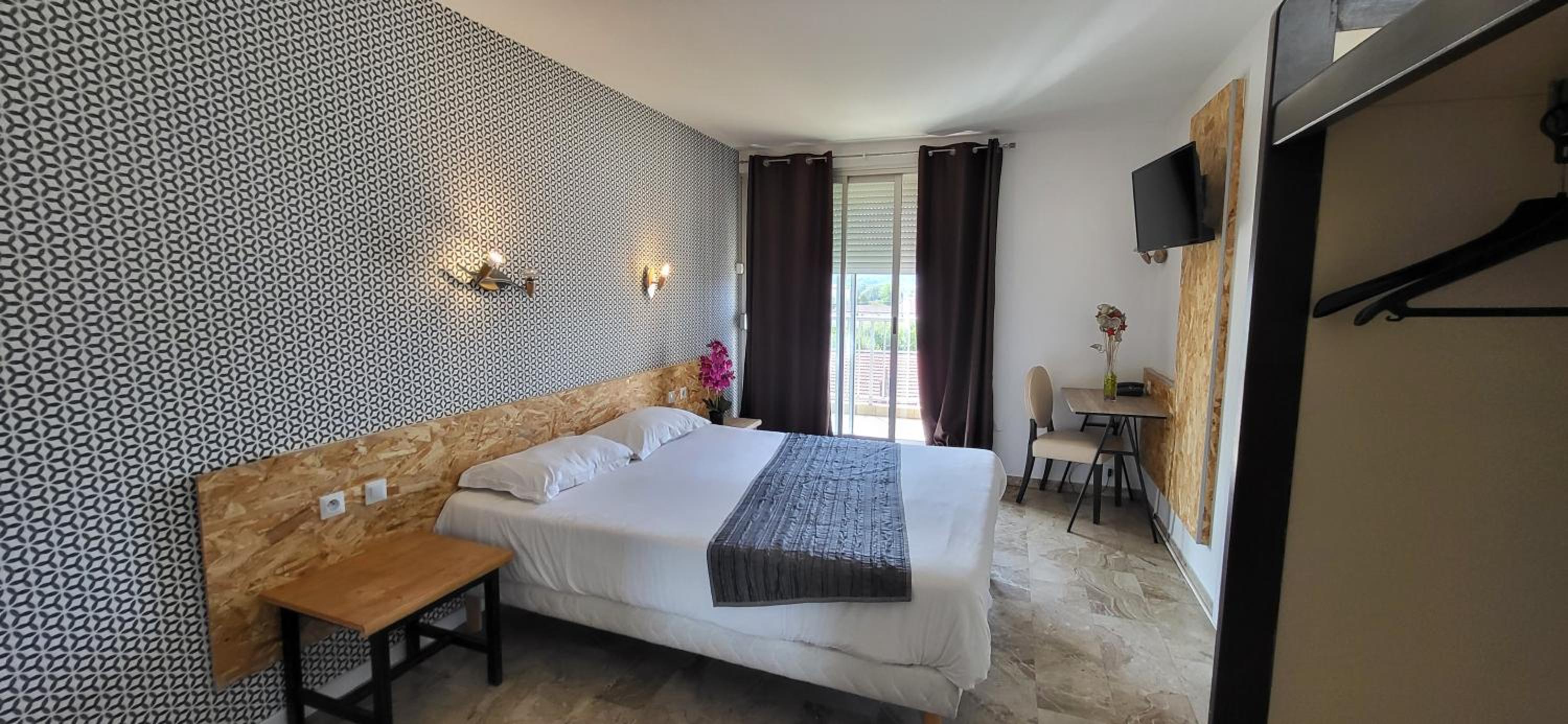 Large Double Room - Photo 7