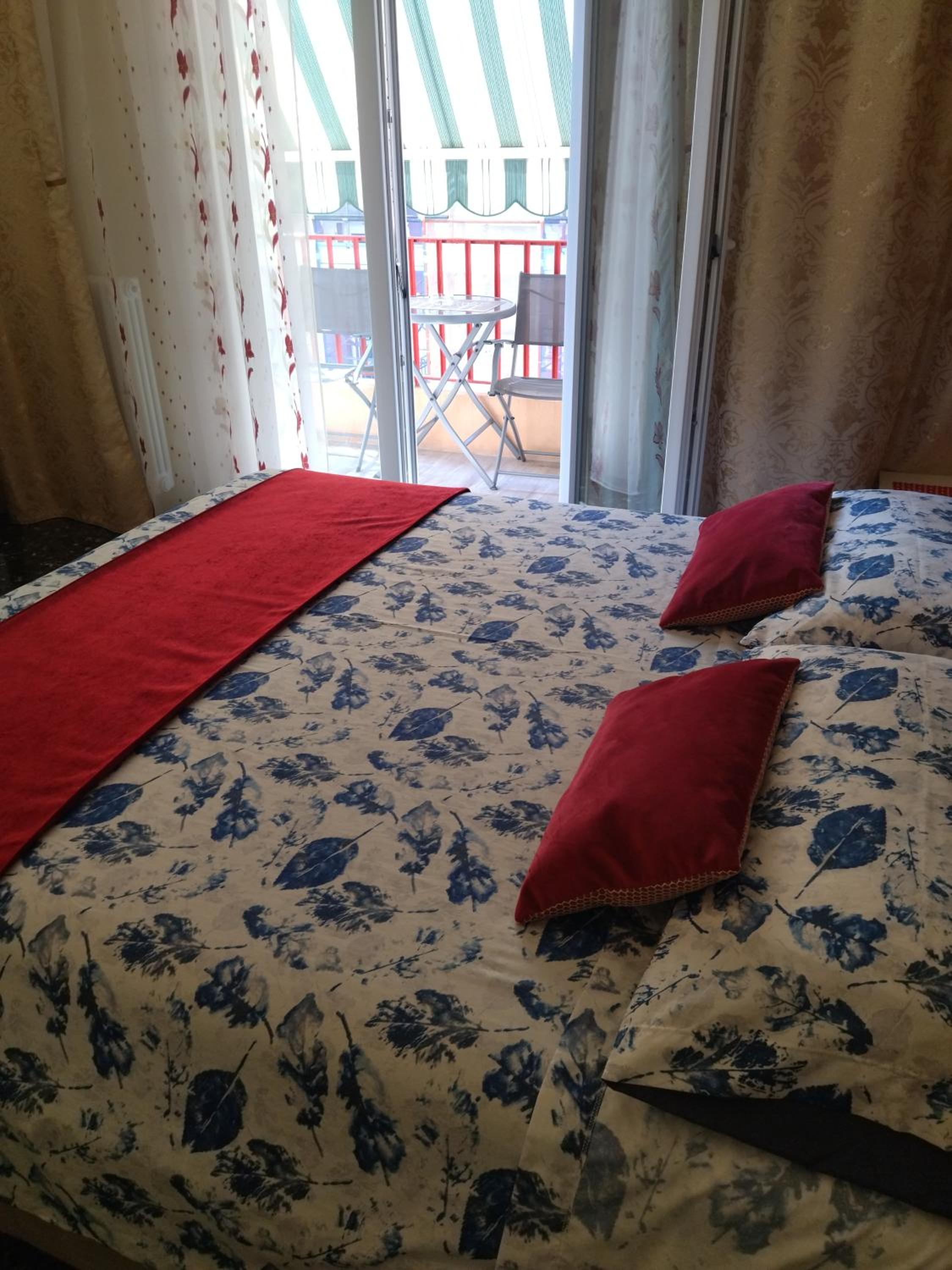 Double Room with Private Bathroom - Photo 6