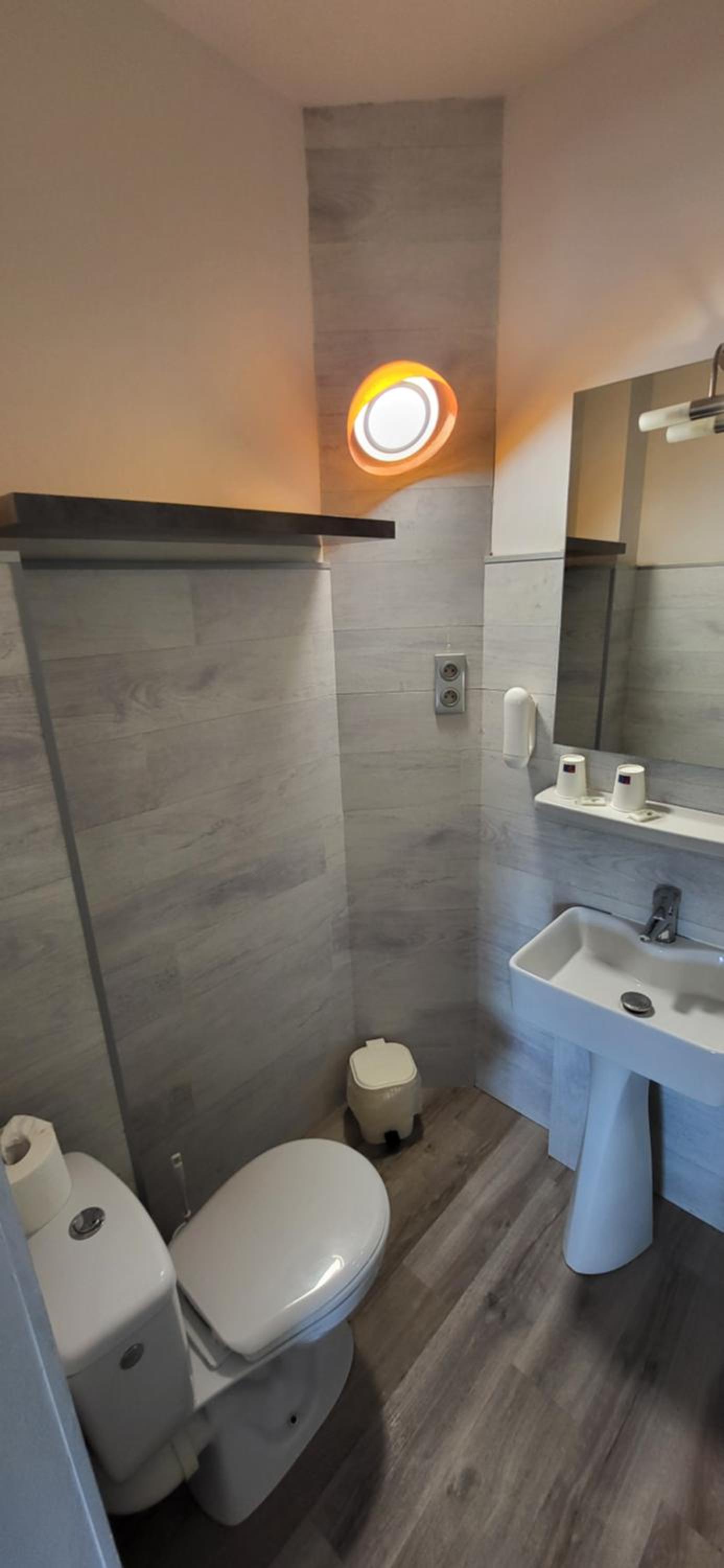 Large Double Room - Photo 6