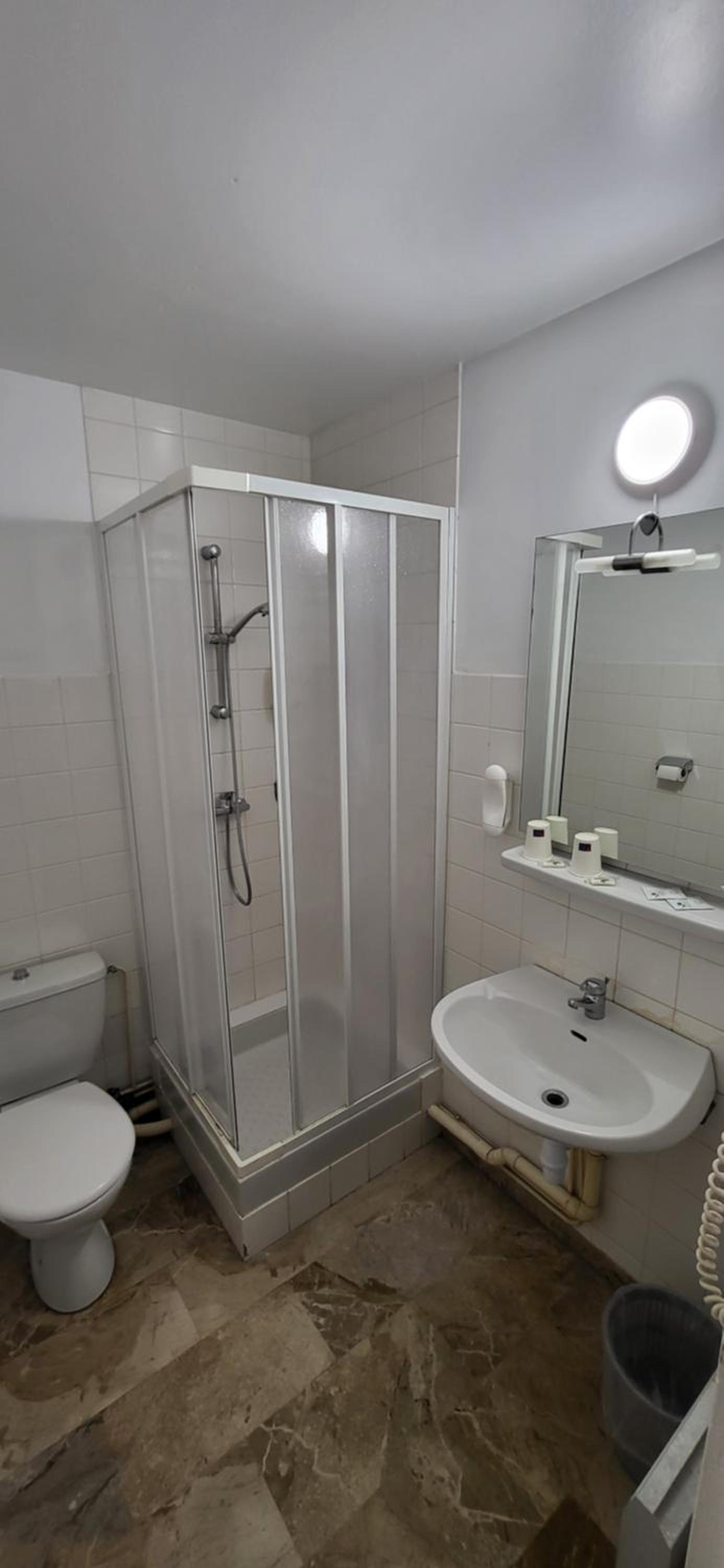 Large Double Room - Photo 3