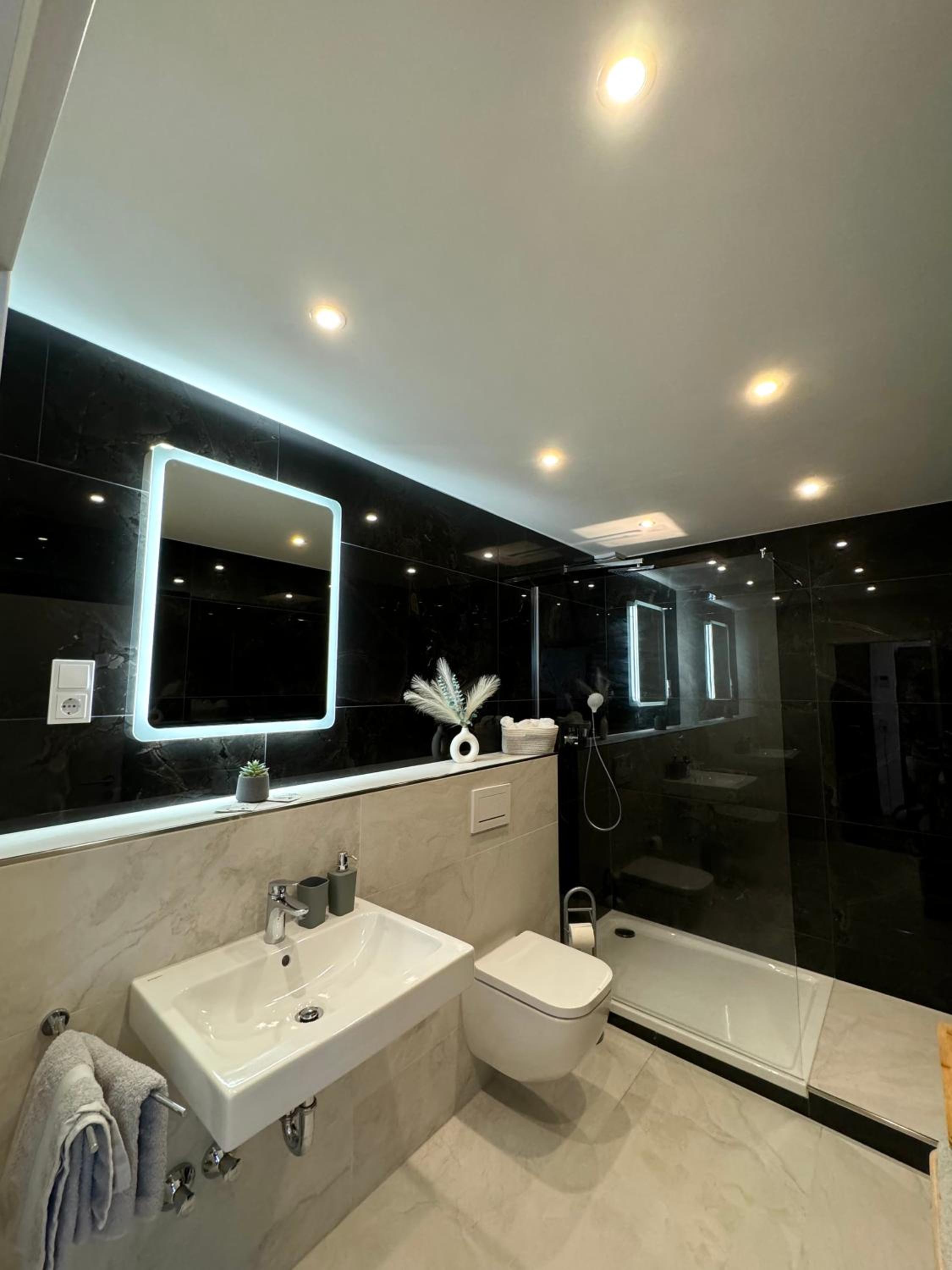 Deluxe Double Room with Balcony photo 3