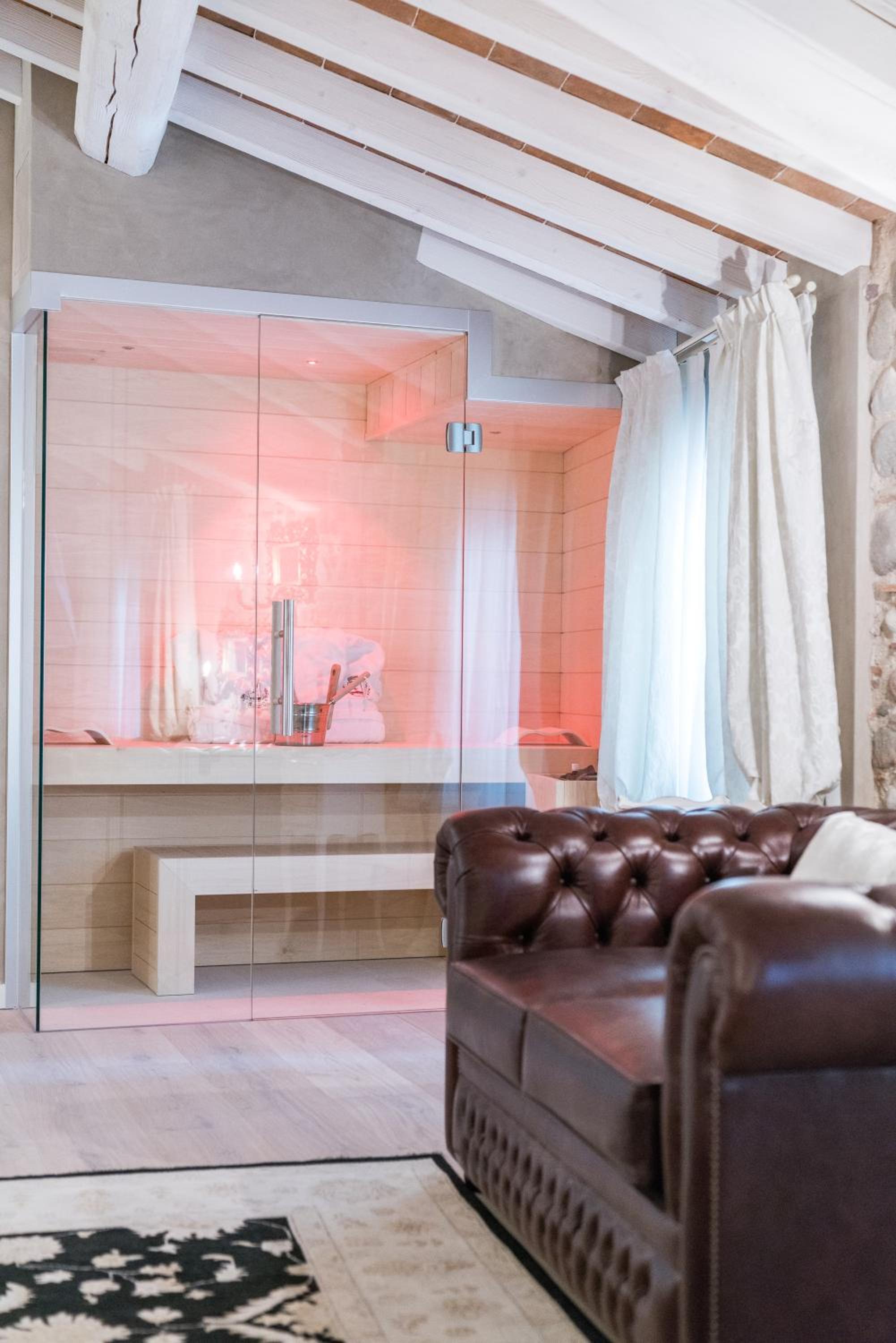 Deluxe Suite photo 2