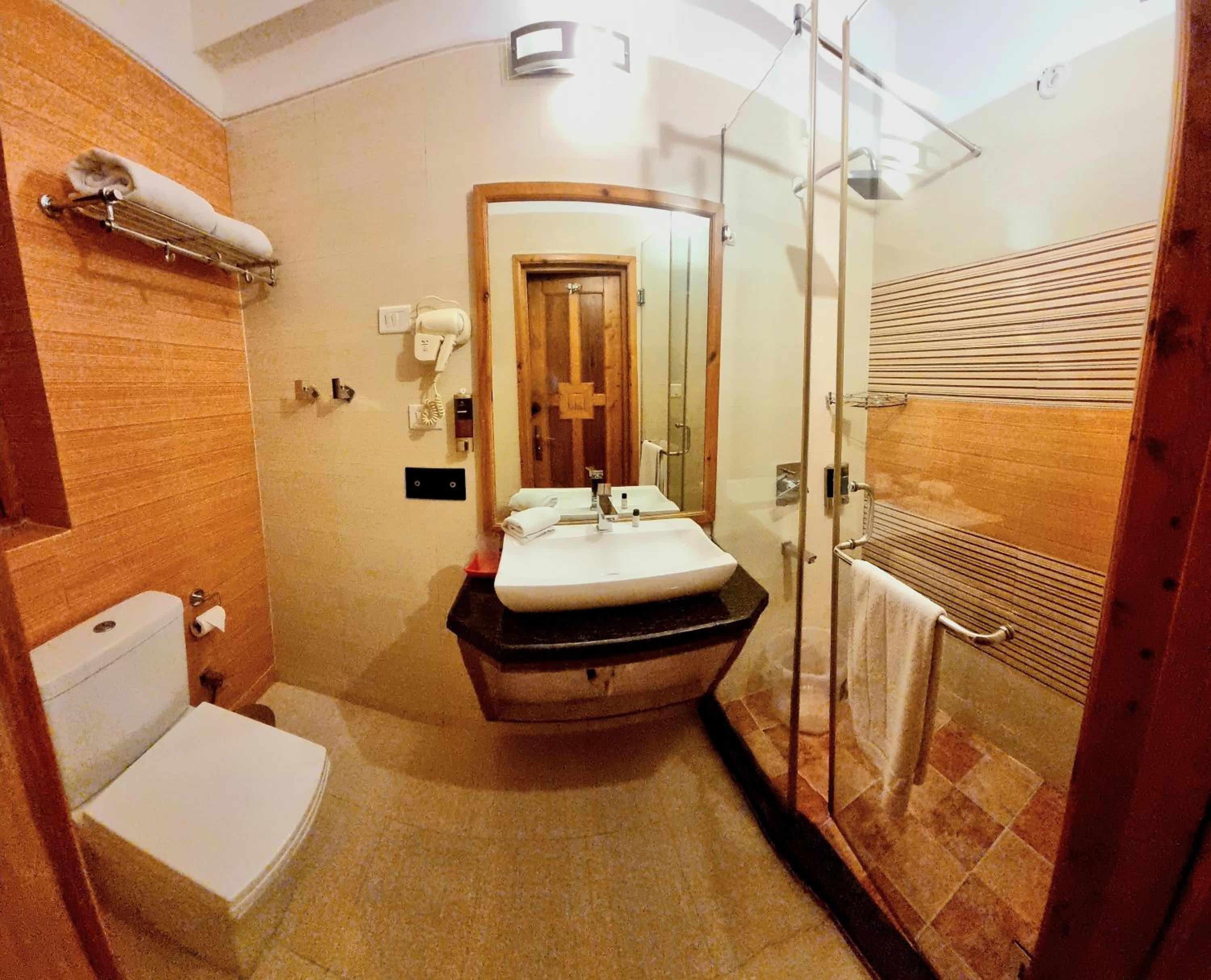 Suite with Balcony - Photo 2