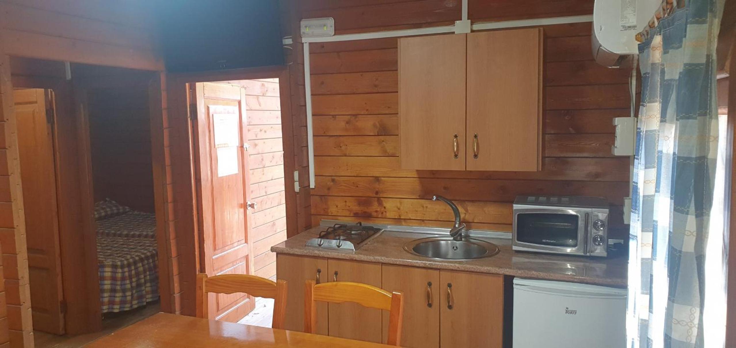 Two-Bedroom Bungalow With Kitchen 6 Adults photo 2