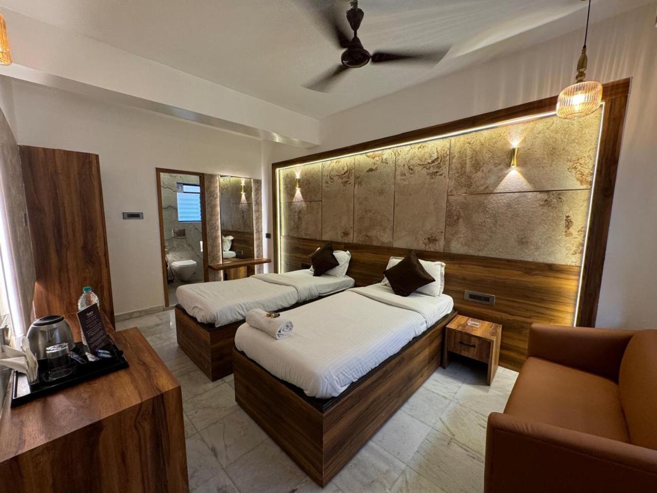 Deluxe Double Room - Photo 14
